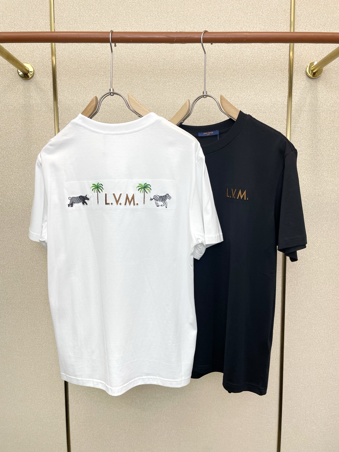 。Louis Vuitton路易威登💥砸锅卖铁都要上的新款新款原单男士休闲短袖 高端定制 高端版本 时尚