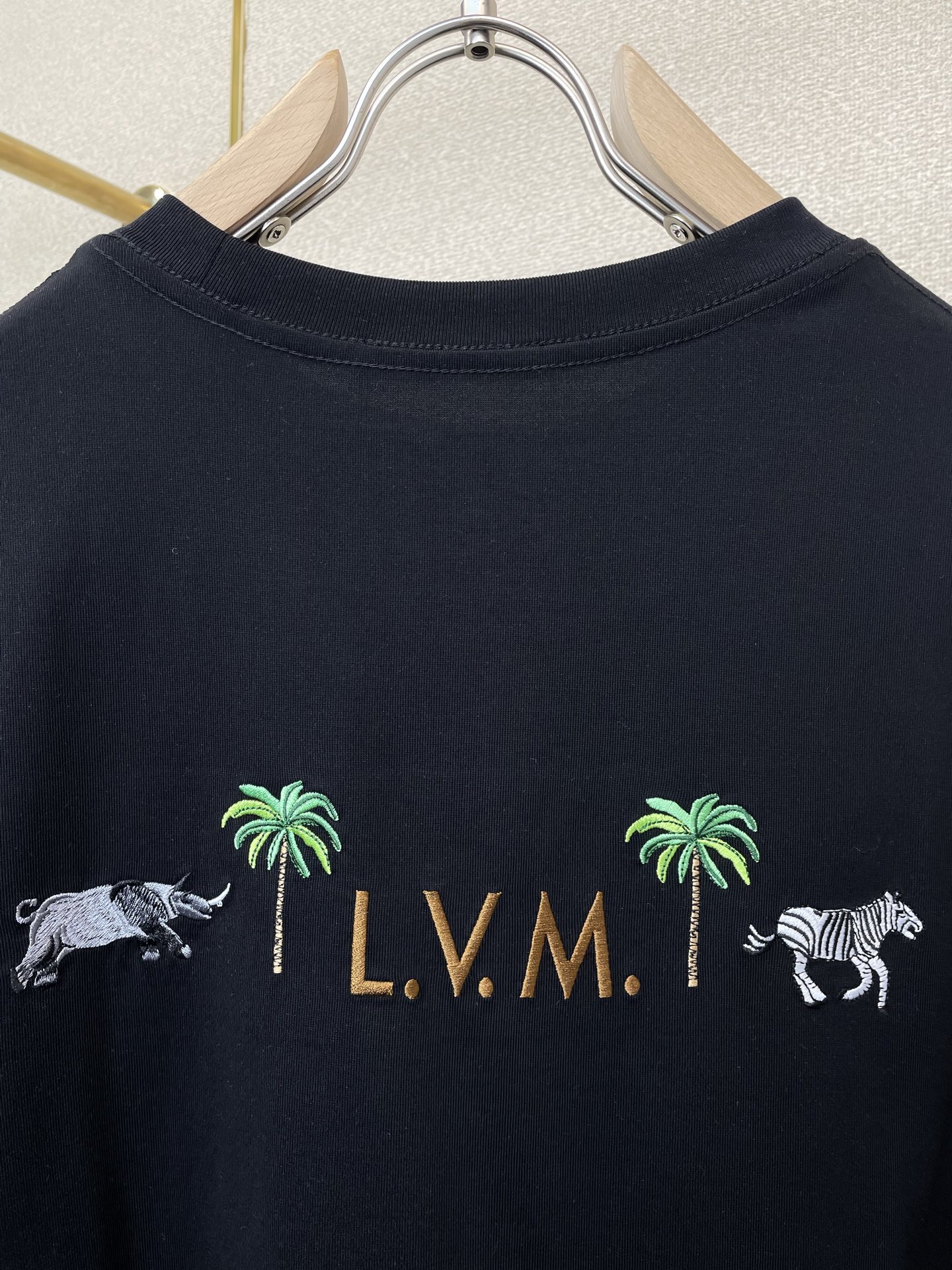 。Louis Vuitton路易威登💥砸锅卖铁都要上的新款新款原单男士休闲短袖 高端定制 高端版本 时尚