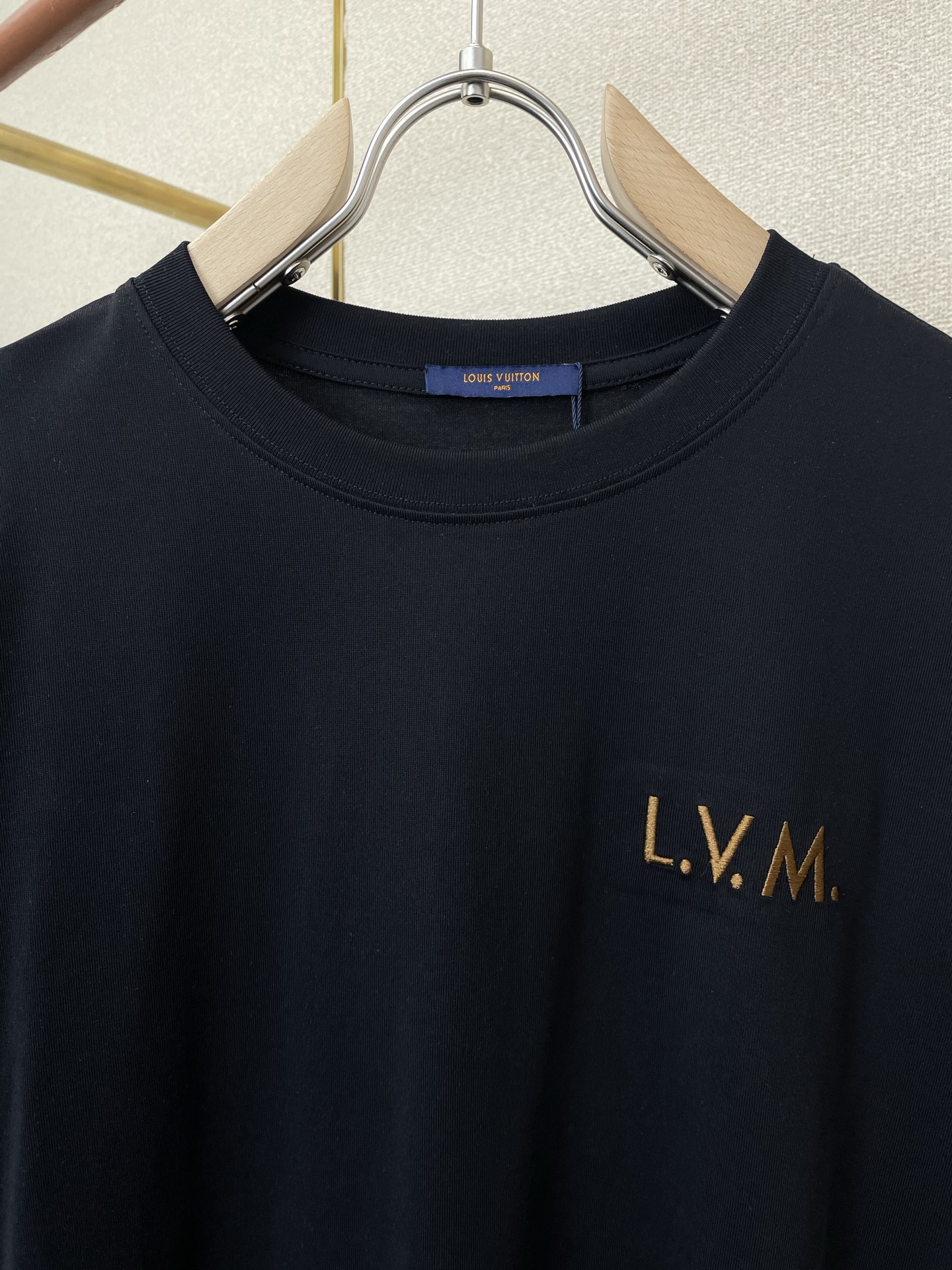 。Louis Vuitton路易威登💥砸锅卖铁都要上的新款新款原单男士休闲短袖 高端定制 高端版本 时尚