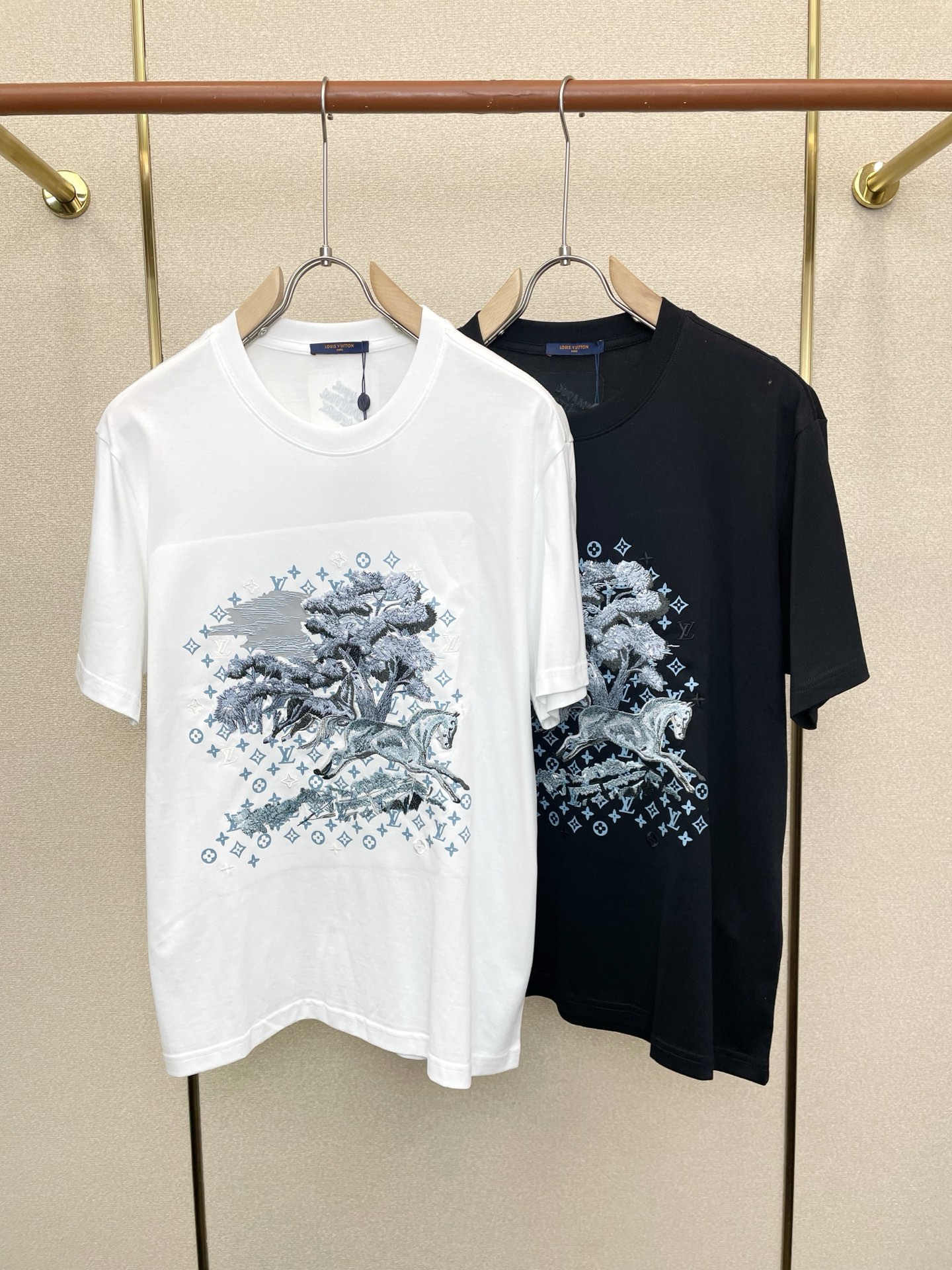 。Louis Vuitton路易威登💥砸锅卖铁都要上的新款新款原单男士休闲短袖 高端定制 高端版本 时尚