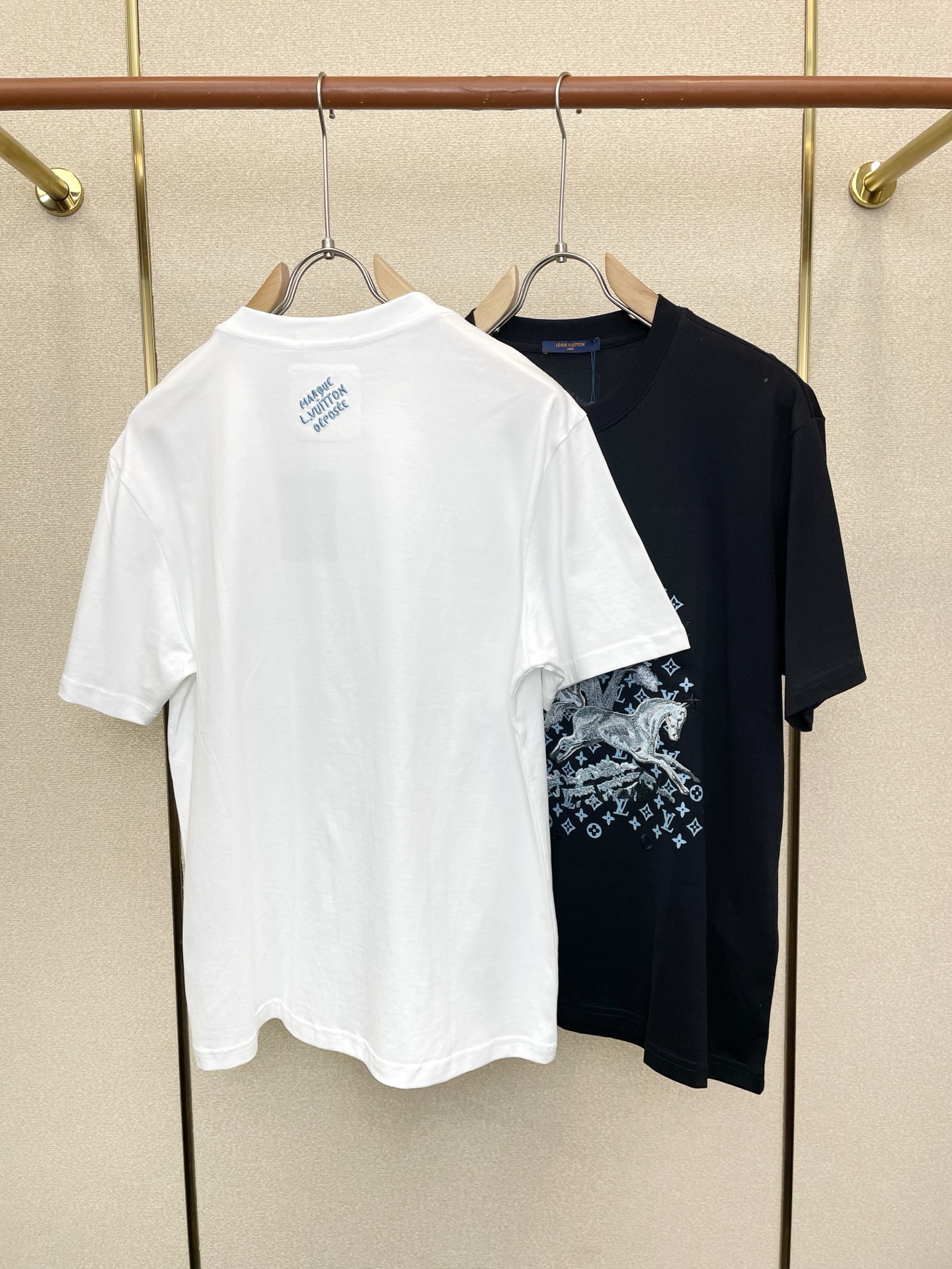 。Louis Vuitton路易威登💥砸锅卖铁都要上的新款新款原单男士休闲短袖 高端定制 高端版本 时尚