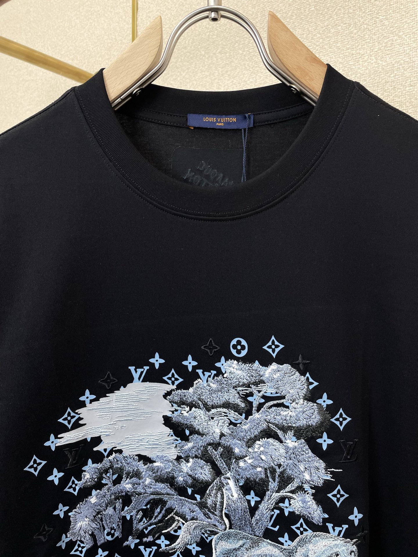 。Louis Vuitton路易威登💥砸锅卖铁都要上的新款新款原单男士休闲短袖 高端定制 高端版本 时尚