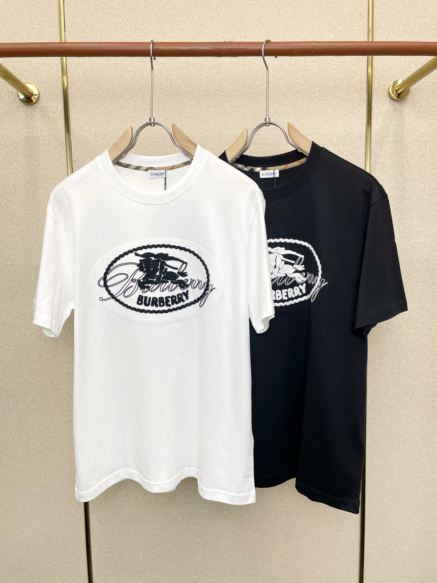 。Burberry巴宝莉💥砸锅卖铁都要上的新款新款原单男士休闲短袖 高端定制 高端版本 时尚百搭爆款⚠️