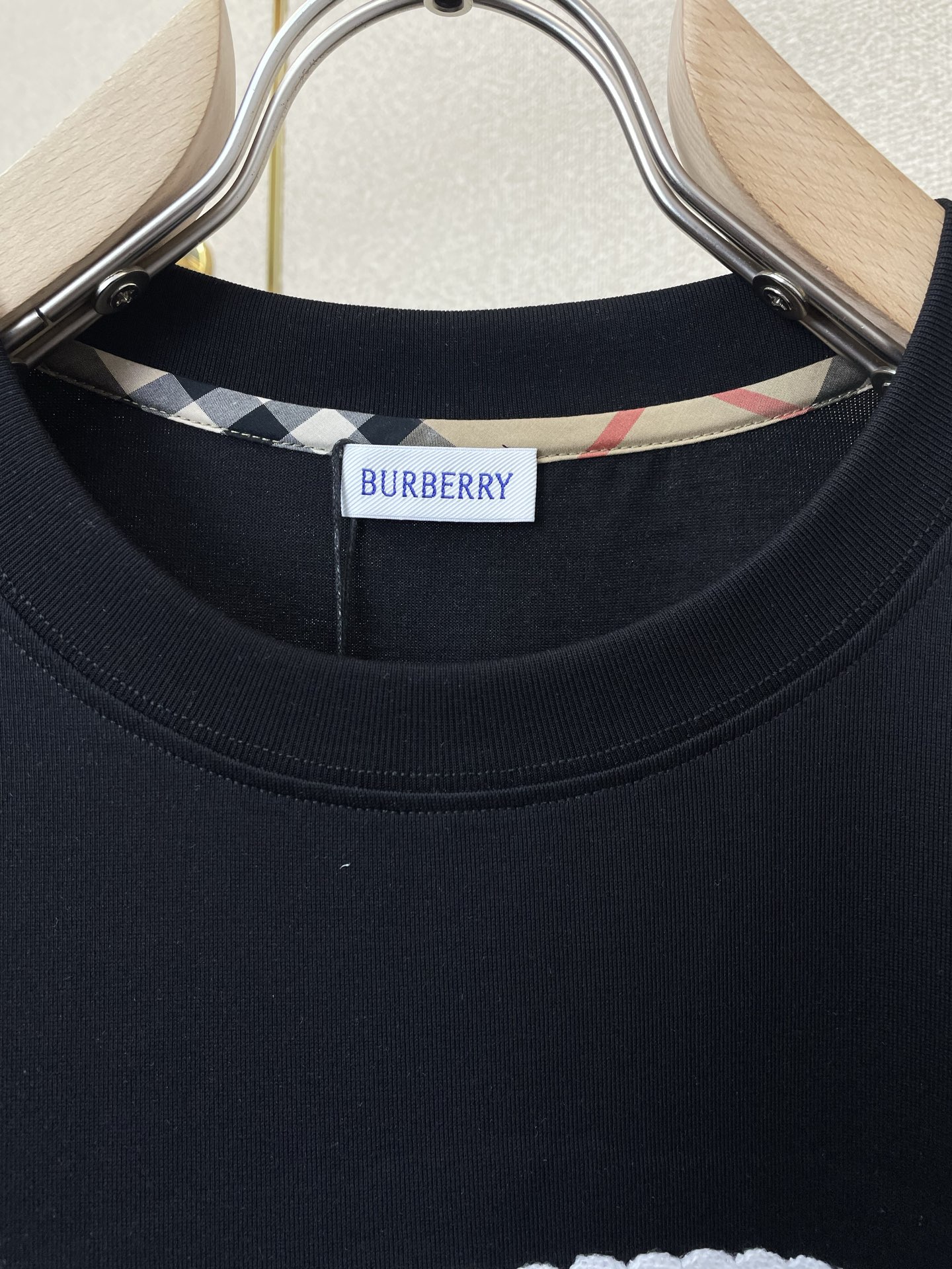 。Burberry巴宝莉💥砸锅卖铁都要上的新款新款原单男士休闲短袖 高端定制 高端版本 时尚百搭爆款⚠️