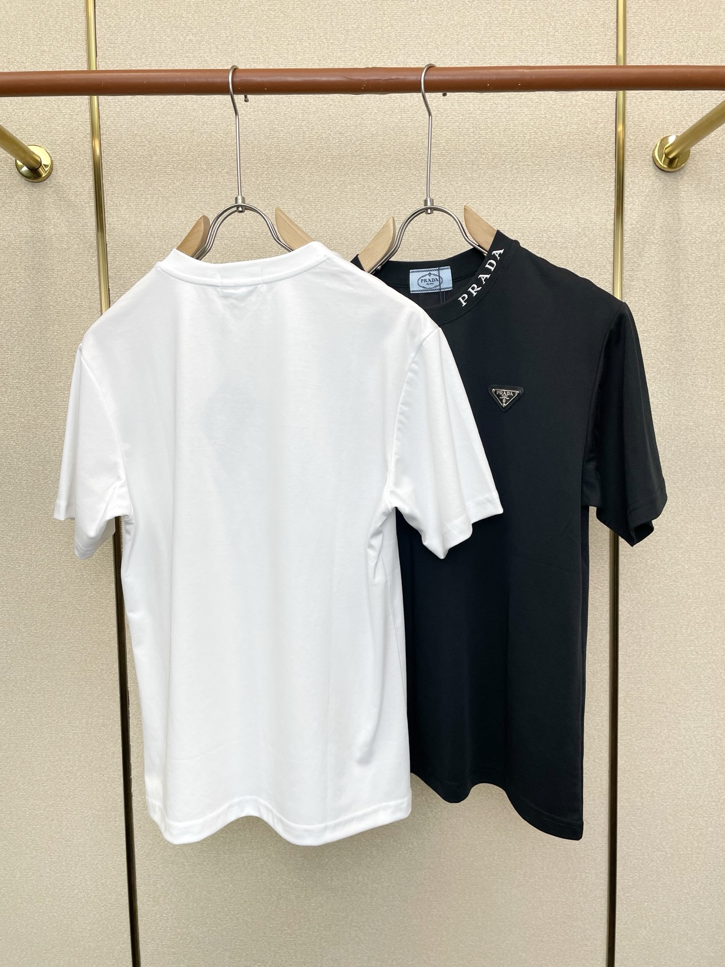 。Prada普拉达💥砸锅卖铁都要上的新款新款原单男士休闲短袖 高端定制 高端版本 时尚百搭爆款⚠️⚠️✨