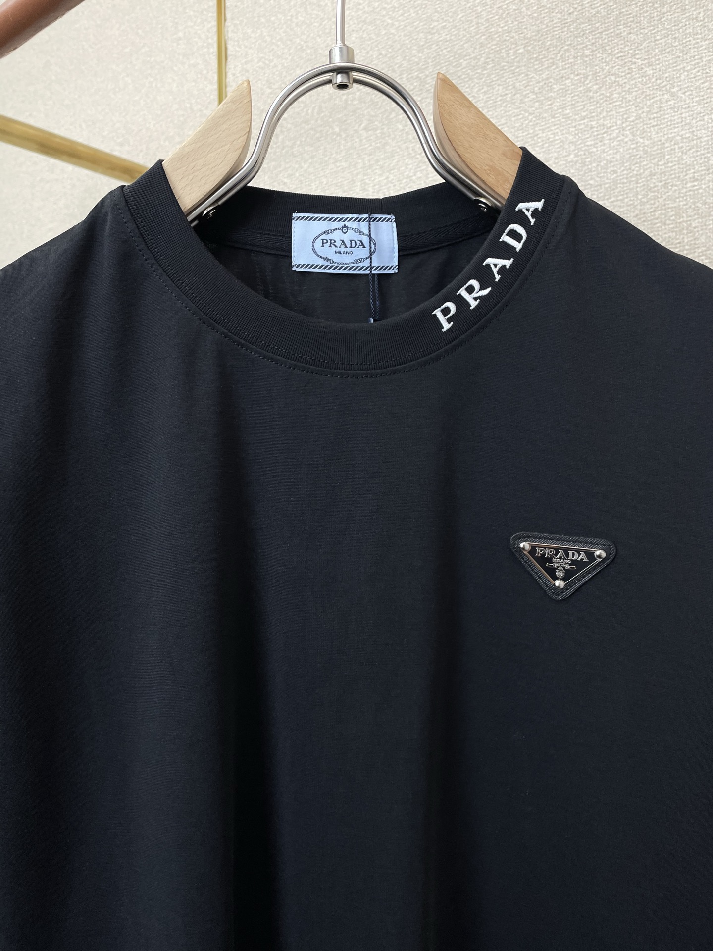 。Prada普拉达💥砸锅卖铁都要上的新款新款原单男士休闲短袖 高端定制 高端版本 时尚百搭爆款⚠️⚠️✨