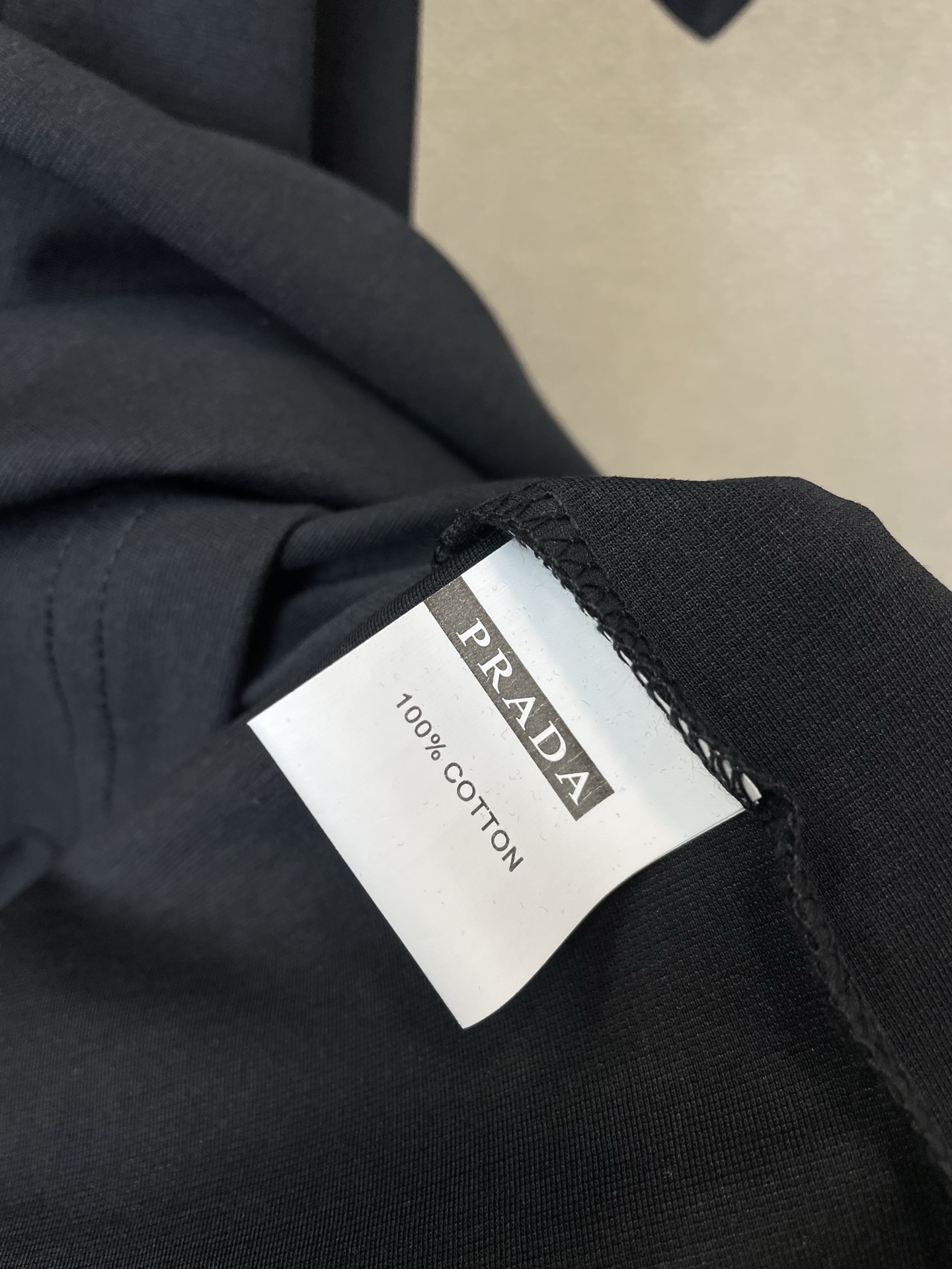 。Prada普拉达💥砸锅卖铁都要上的新款新款原单男士休闲短袖 高端定制 高端版本 时尚百搭爆款⚠️⚠️✨