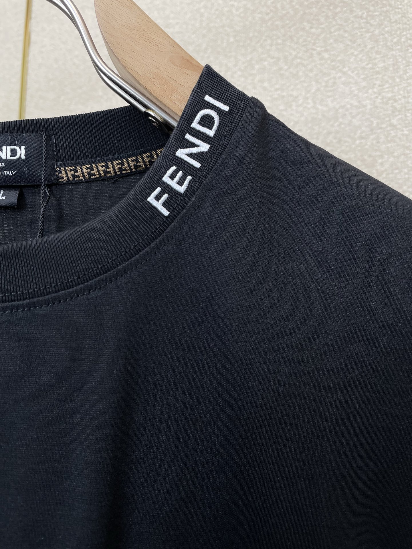 。FENDI芬迪💥独家专供新款原单男士休闲短袖 高端定制 高端版本 时尚百搭爆款⚠️⚠️✨✨进口面料 手