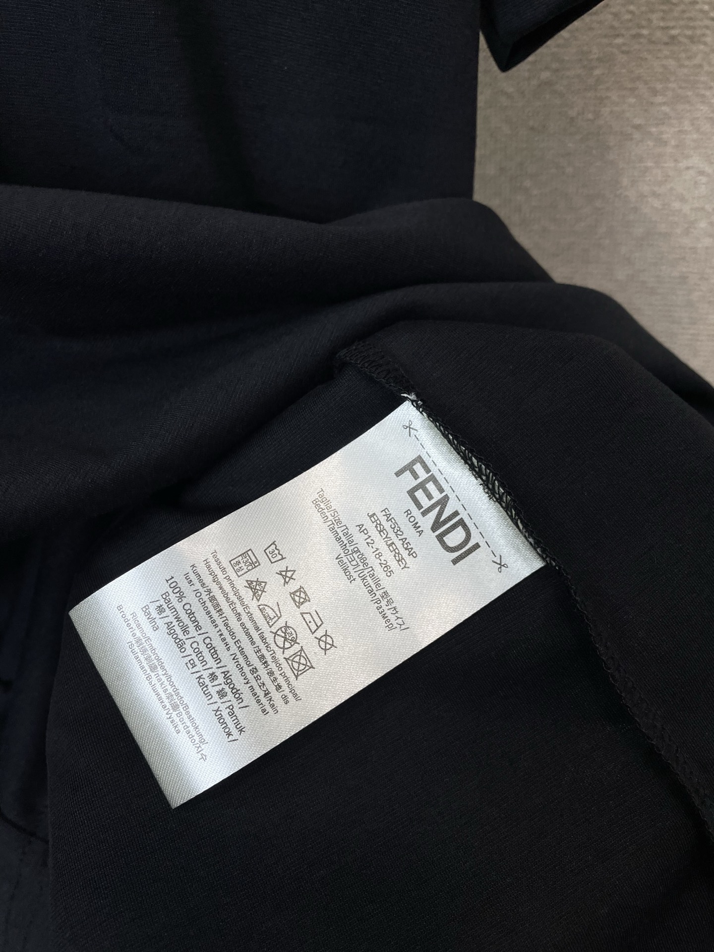 。FENDI芬迪💥独家专供新款原单男士休闲短袖 高端定制 高端版本 时尚百搭爆款⚠️⚠️✨✨进口面料 手