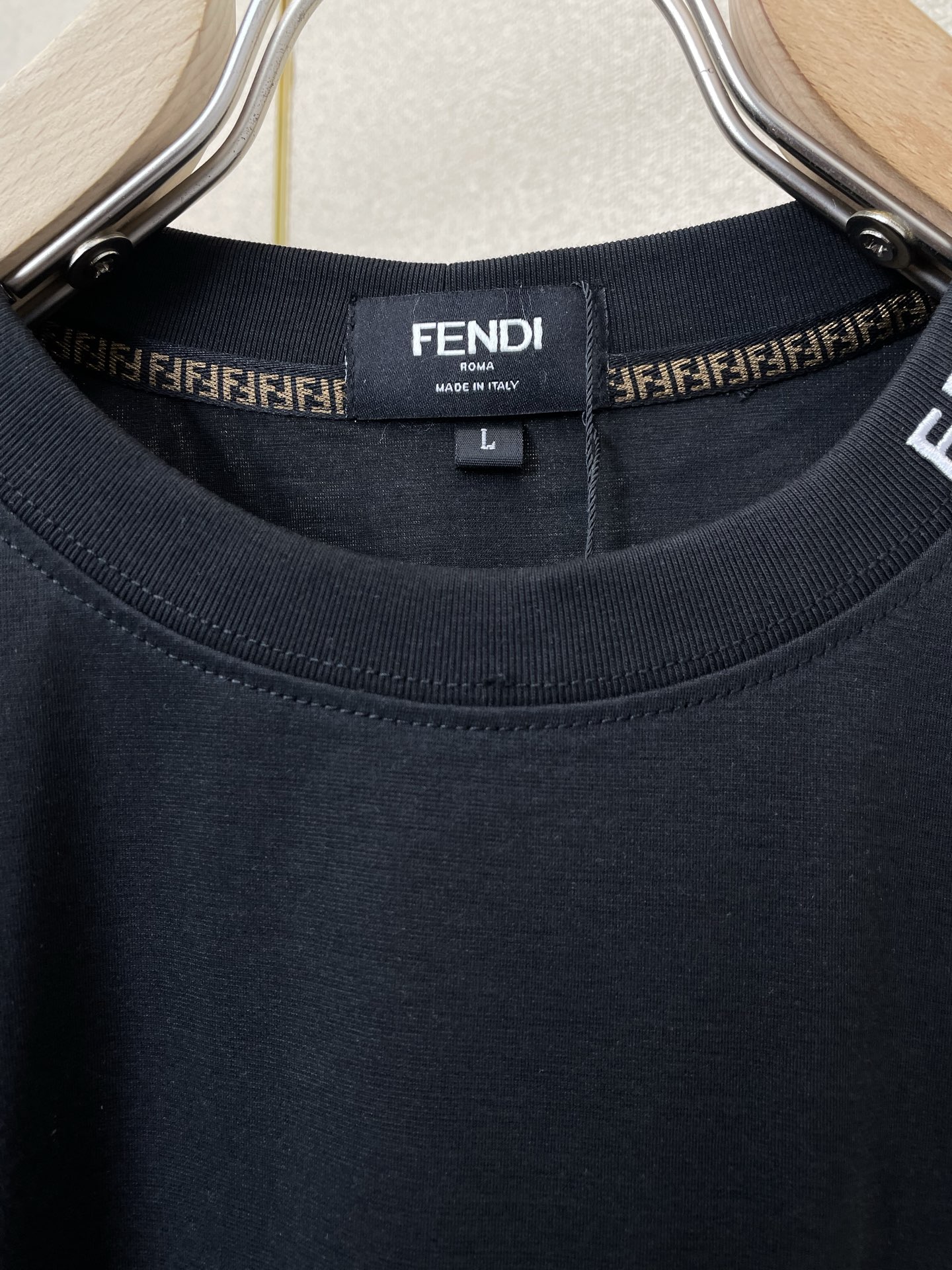 。FENDI芬迪💥独家专供新款原单男士休闲短袖 高端定制 高端版本 时尚百搭爆款⚠️⚠️✨✨进口面料 手