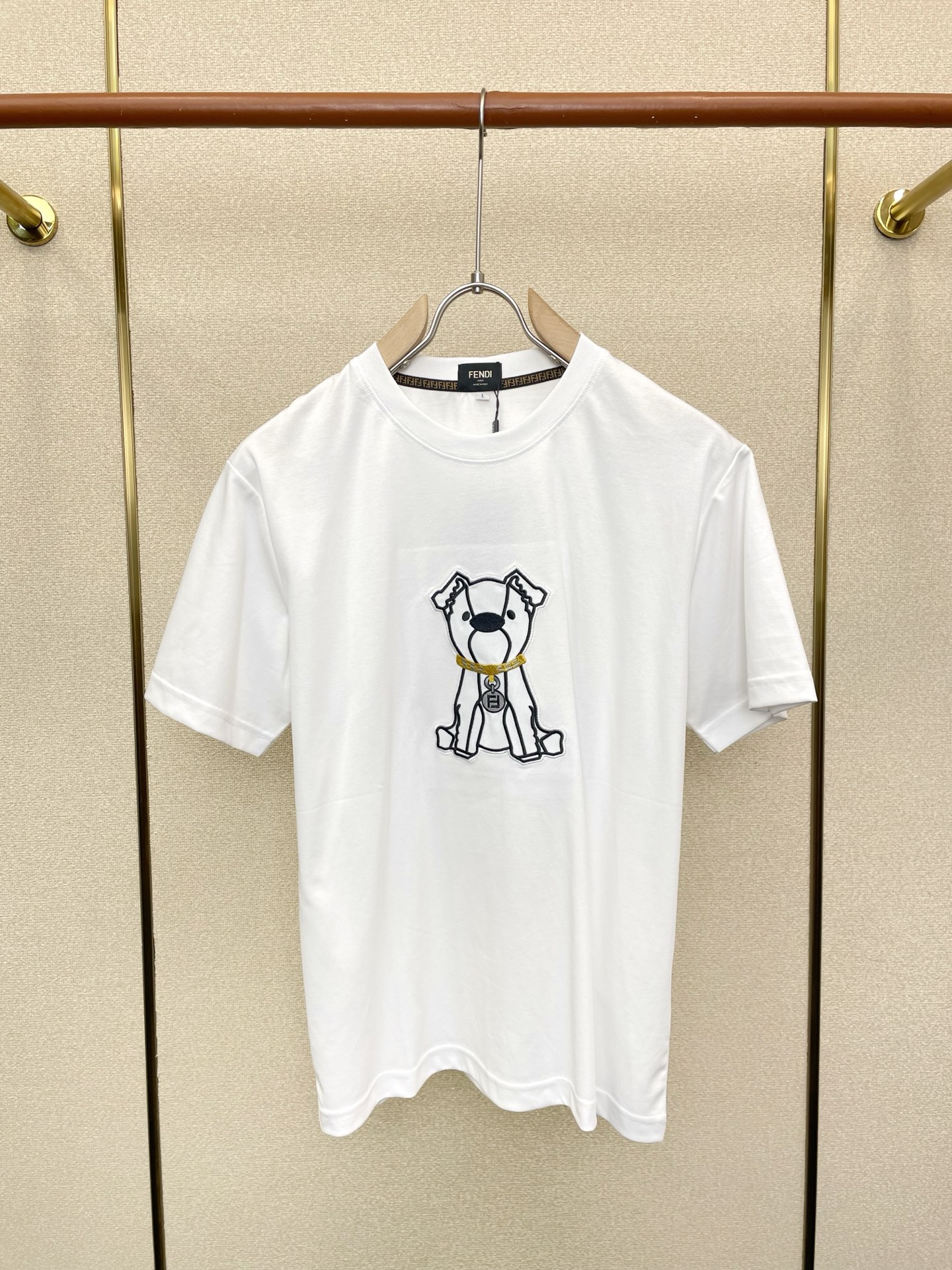 。FENDI芬迪💥砸锅卖铁都要上的新款新款原单男士休闲短袖 高端定制 高端版本 时尚百搭爆款⚠️⚠️✨✨