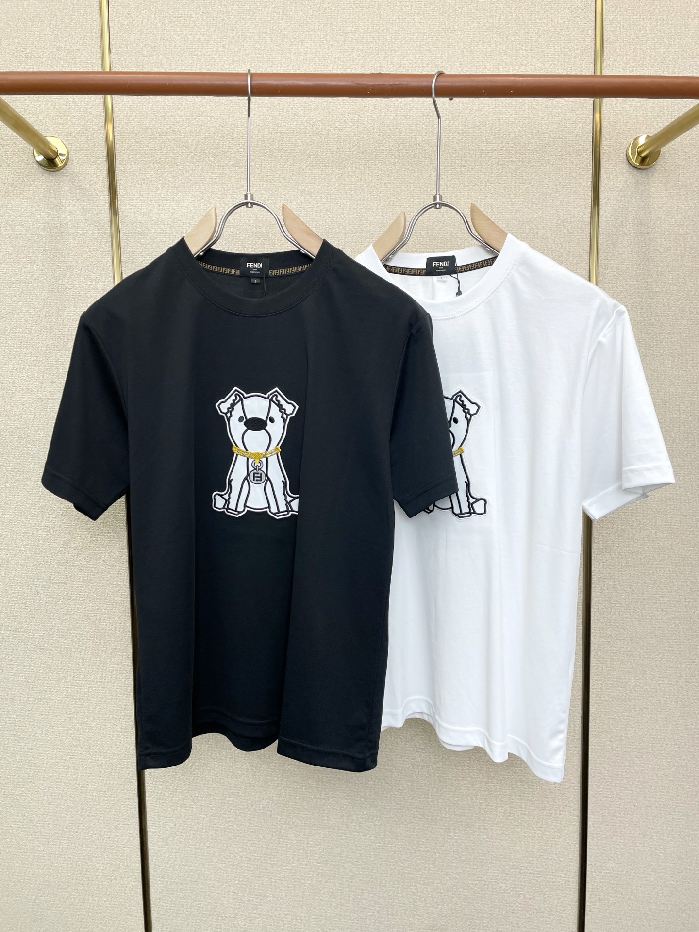 。FENDI芬迪💥砸锅卖铁都要上的新款新款原单男士休闲短袖 高端定制 高端版本 时尚百搭爆款⚠️⚠️✨✨