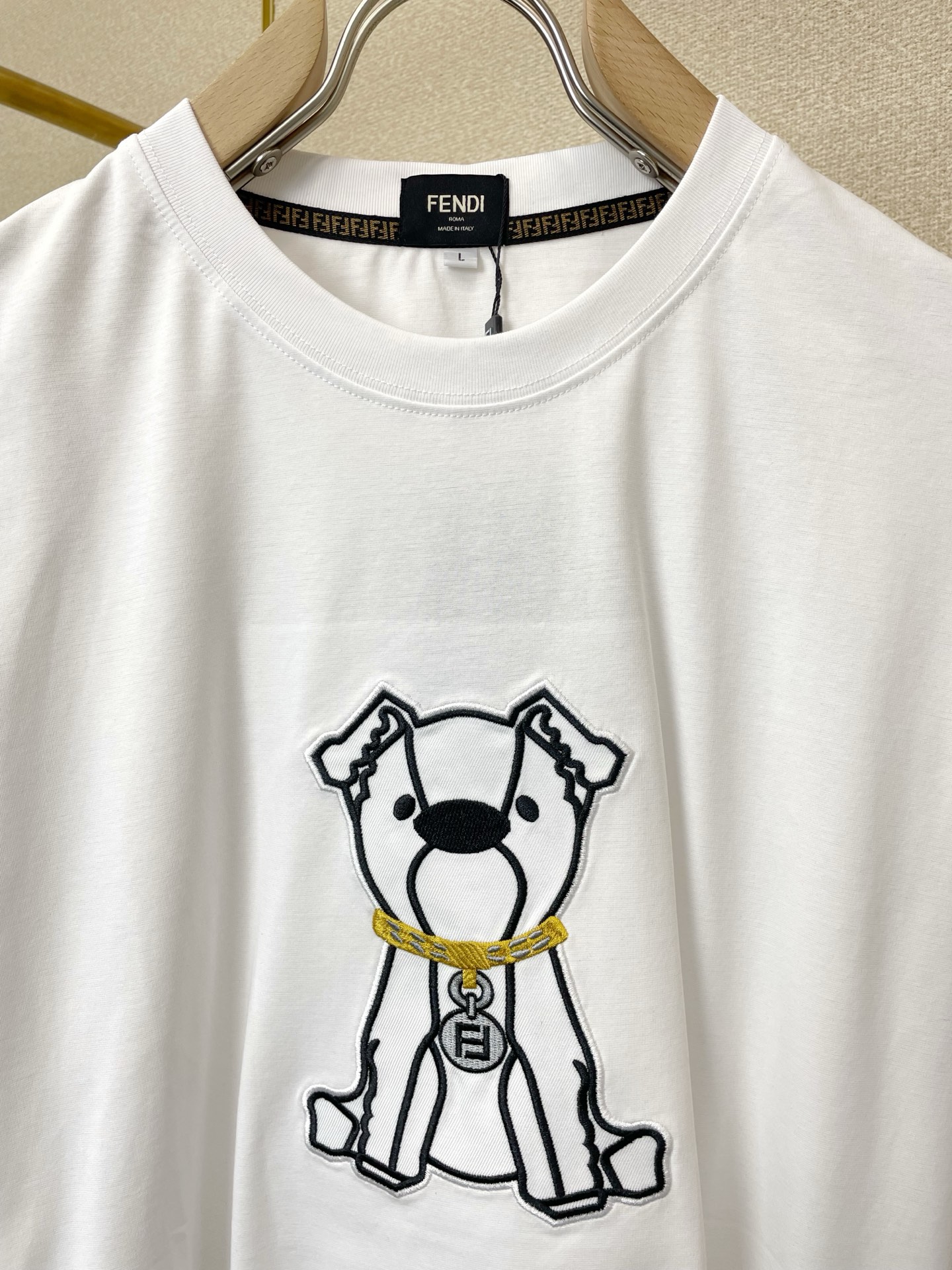 。FENDI芬迪💥砸锅卖铁都要上的新款新款原单男士休闲短袖 高端定制 高端版本 时尚百搭爆款⚠️⚠️✨✨