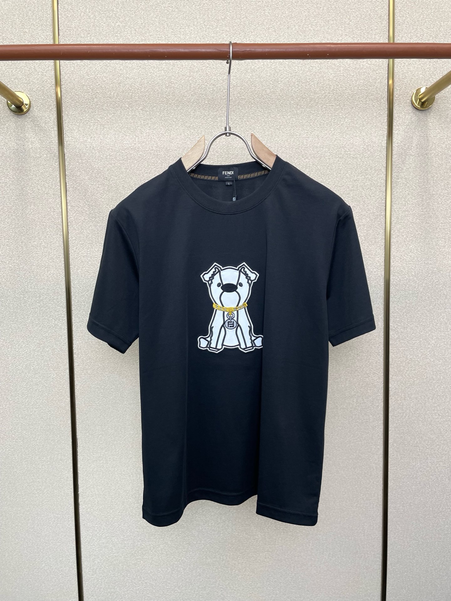 。FENDI芬迪💥砸锅卖铁都要上的新款新款原单男士休闲短袖 高端定制 高端版本 时尚百搭爆款⚠️⚠️✨✨