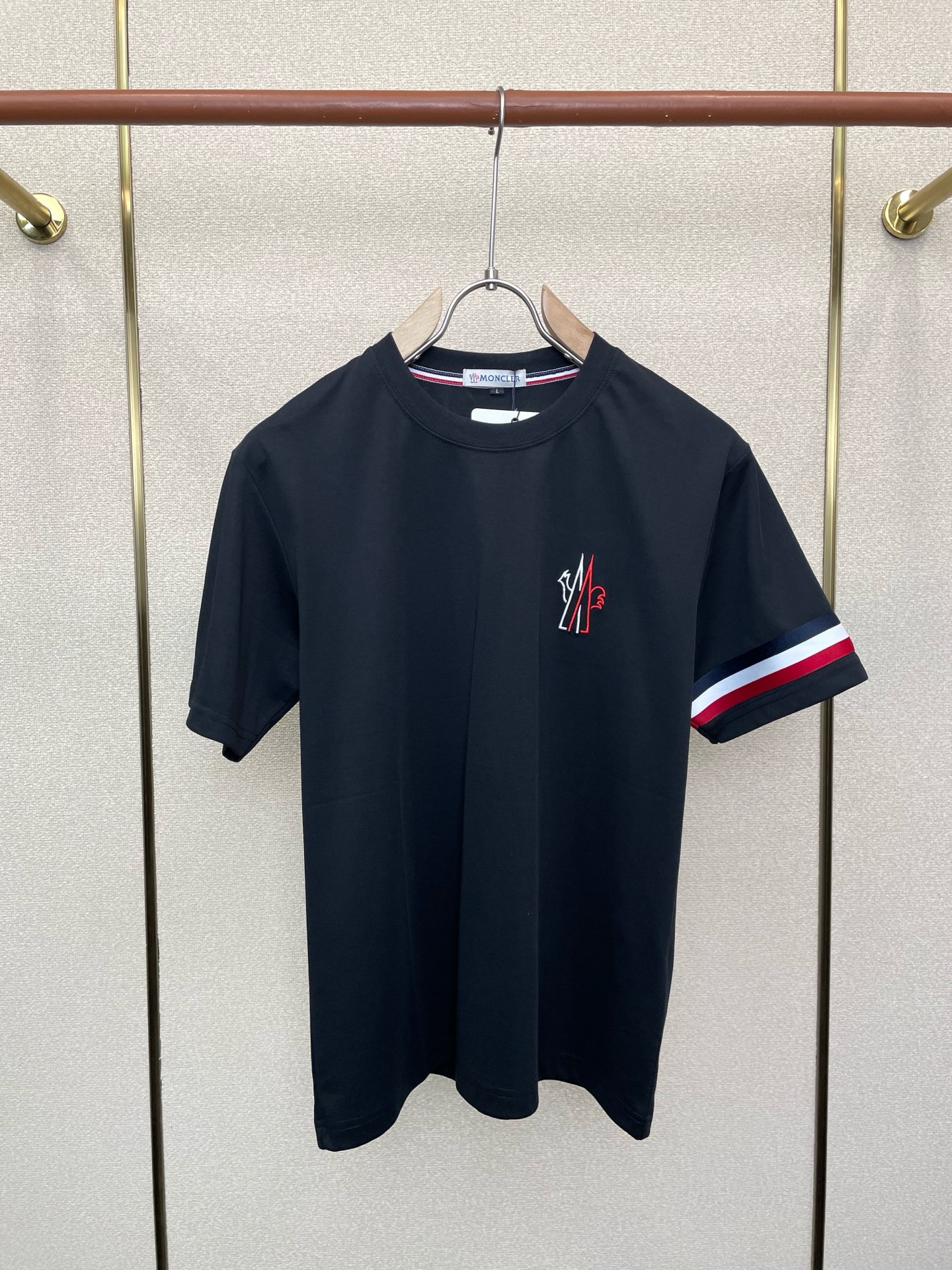 。Moncler蒙口💥砸锅卖铁都要上的新款新款原单男士休闲短袖 高端定制 高端版本 时尚百搭爆款⚠️⚠️