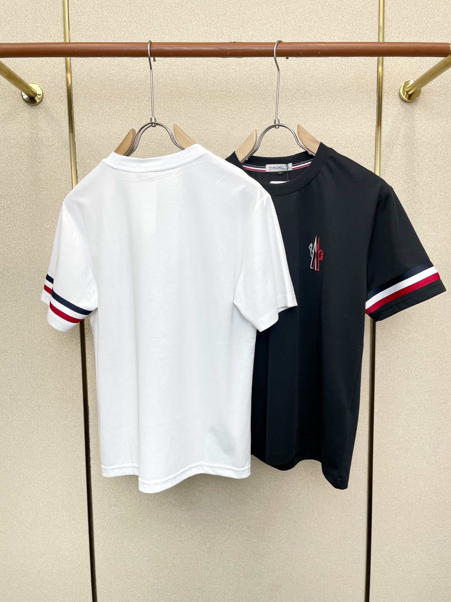 。Moncler蒙口💥砸锅卖铁都要上的新款新款原单男士休闲短袖 高端定制 高端版本 时尚百搭爆款⚠️⚠️