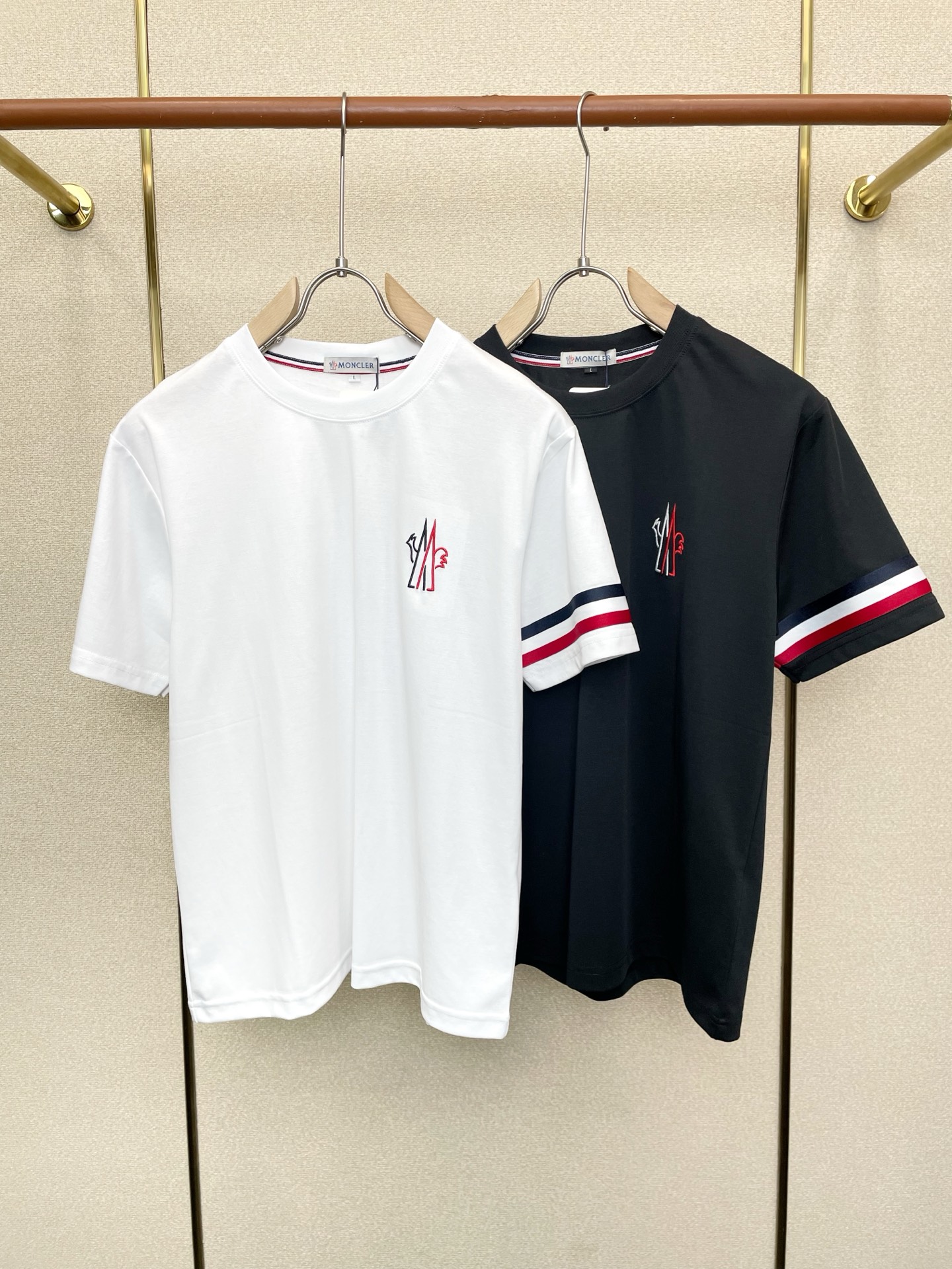 。Moncler蒙口💥砸锅卖铁都要上的新款新款原单男士休闲短袖 高端定制 高端版本 时尚百搭爆款⚠️⚠️