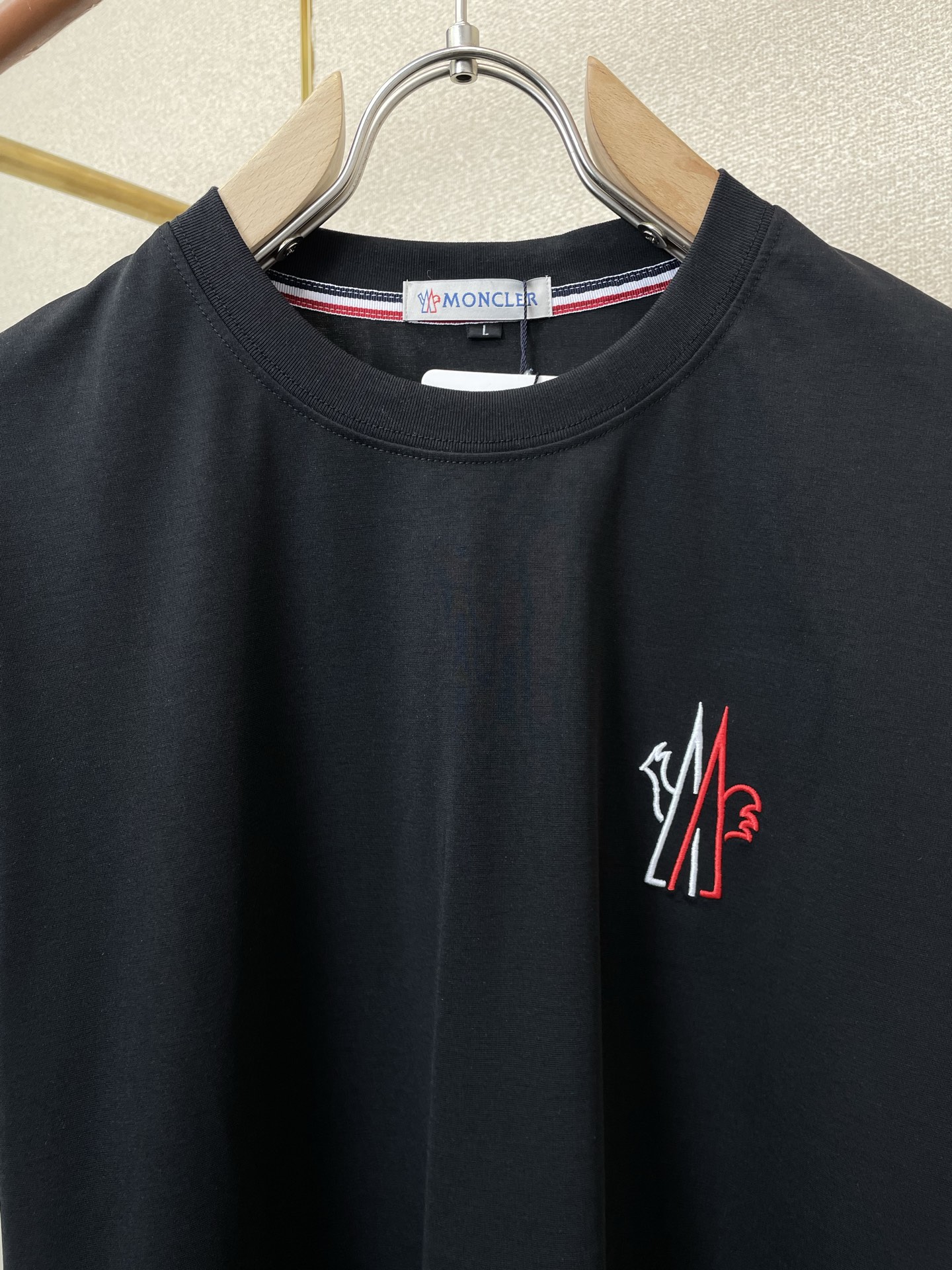 。Moncler蒙口💥砸锅卖铁都要上的新款新款原单男士休闲短袖 高端定制 高端版本 时尚百搭爆款⚠️⚠️