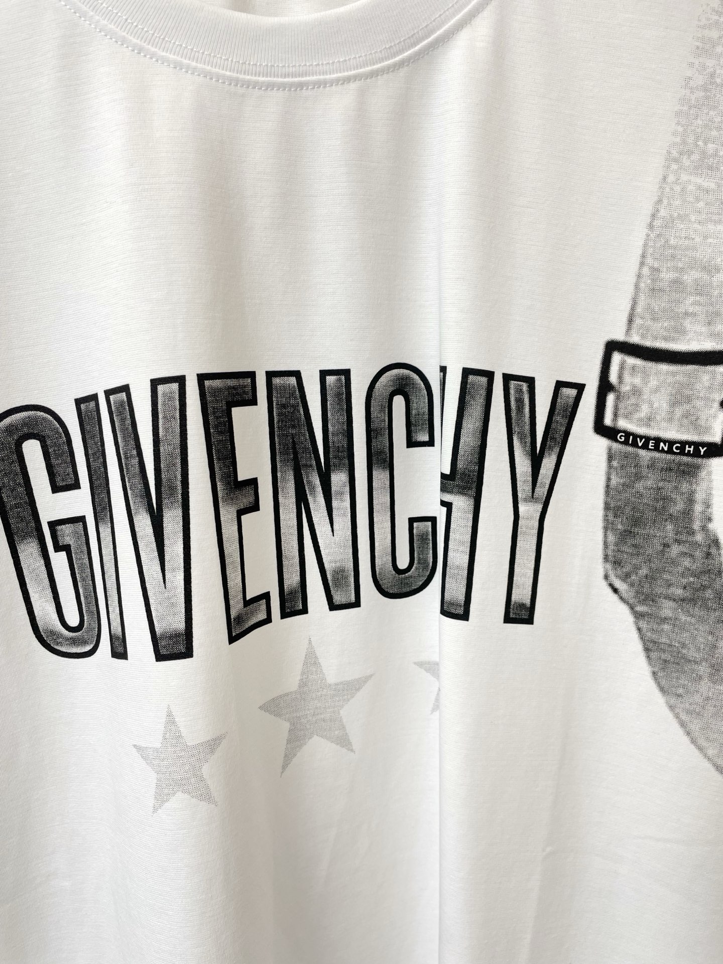 。Givenchy纪梵希💥砸锅卖铁都要上的新款新款原单男士休闲短袖 高端定制 高端版本 时尚百搭爆款⚠️