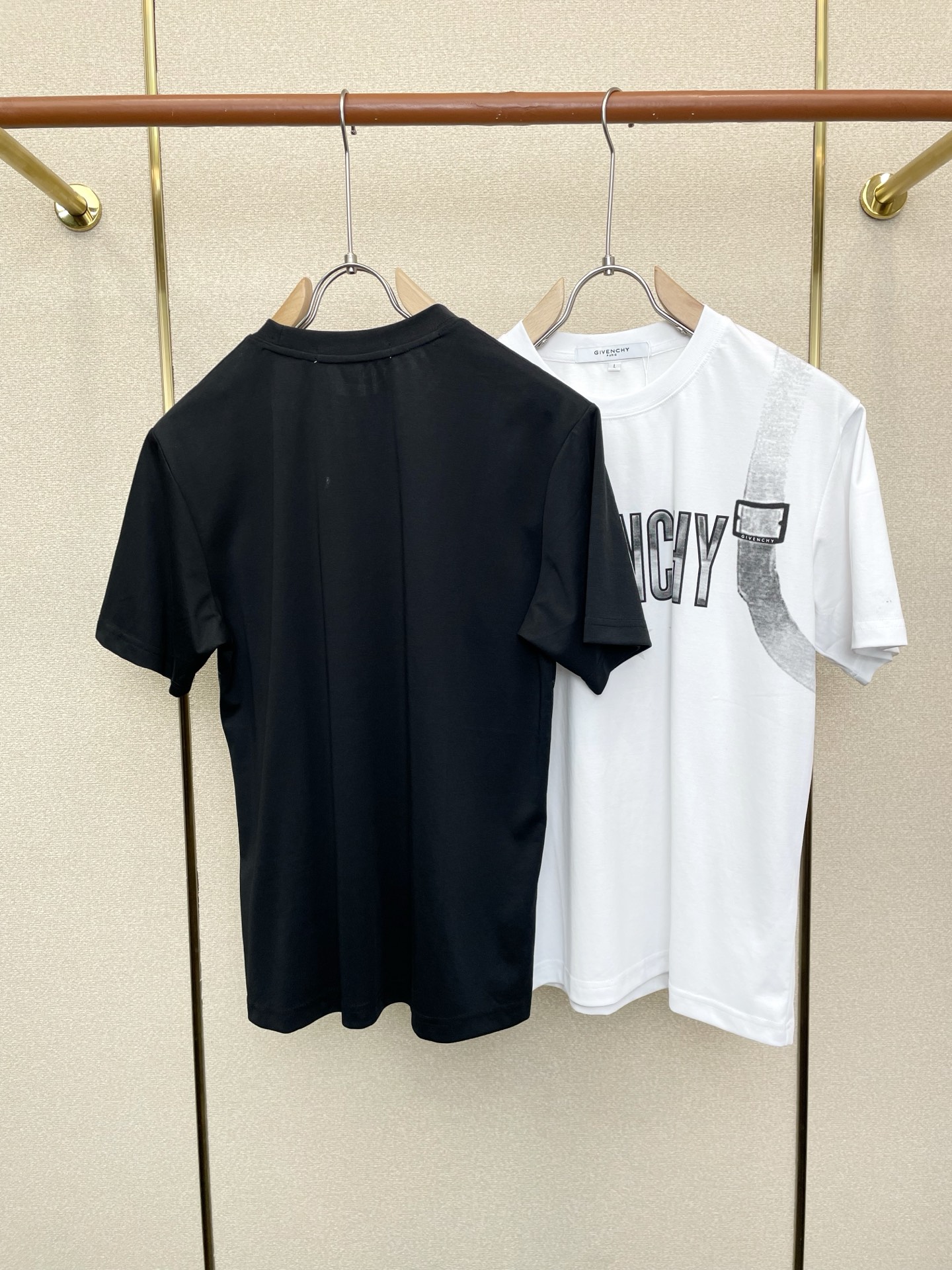 。Givenchy纪梵希💥砸锅卖铁都要上的新款新款原单男士休闲短袖 高端定制 高端版本 时尚百搭爆款⚠️