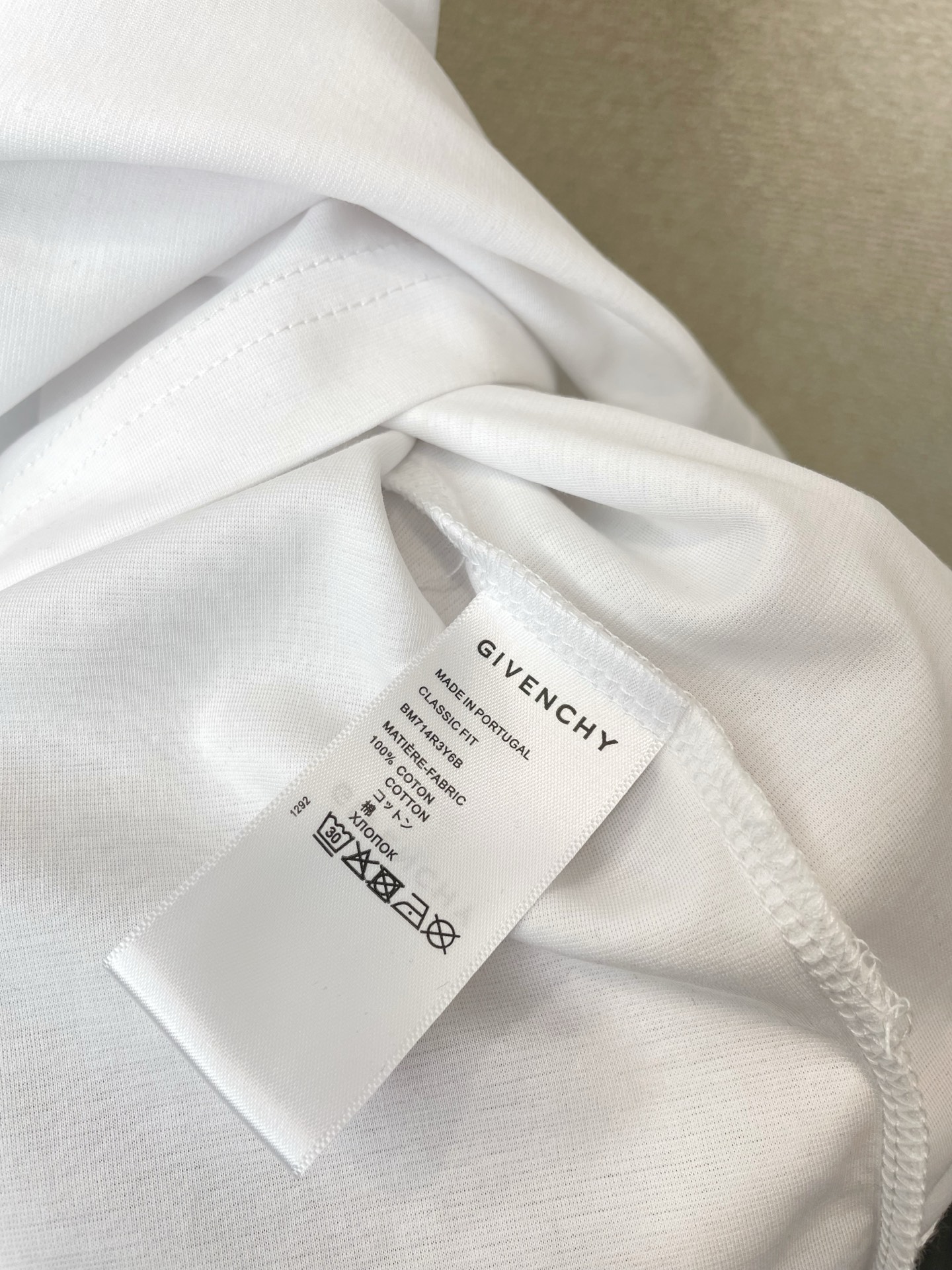 。Givenchy纪梵希💥砸锅卖铁都要上的新款新款原单男士休闲短袖 高端定制 高端版本 时尚百搭爆款⚠️