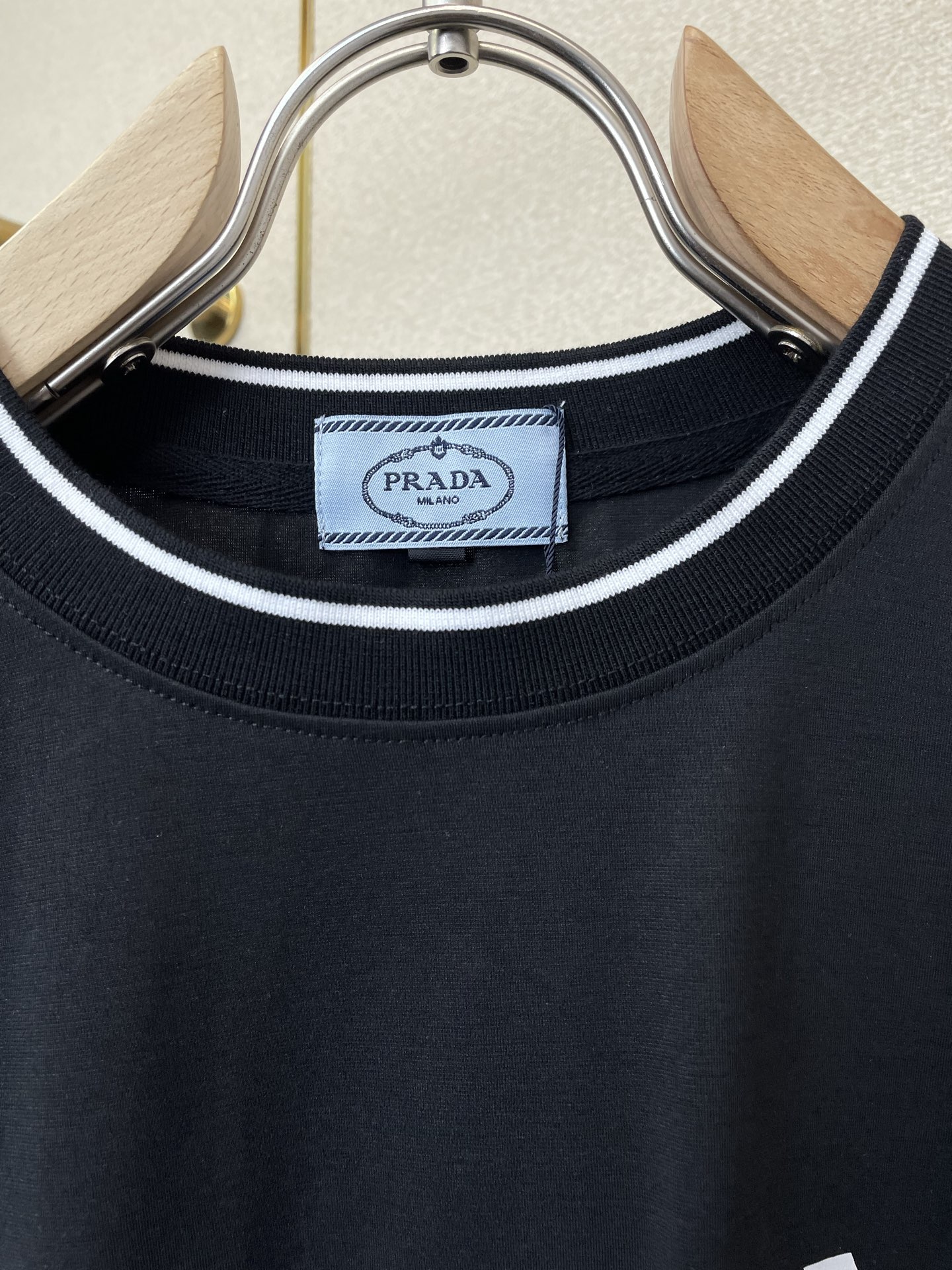 。Prada普拉达💥砸锅卖铁都要上的新款新款原单男士休闲短袖 高端定制 高端版本 时尚百搭爆款⚠️⚠️✨