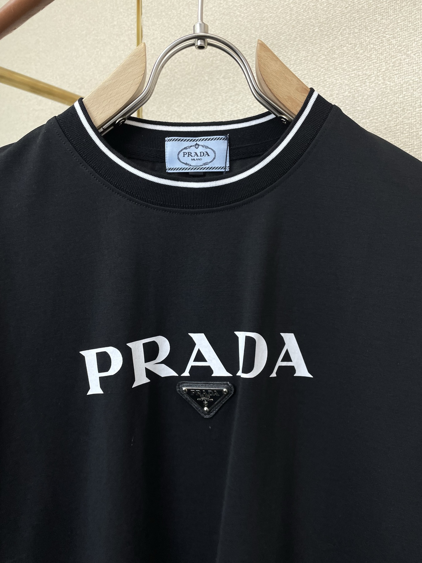 。Prada普拉达💥砸锅卖铁都要上的新款新款原单男士休闲短袖 高端定制 高端版本 时尚百搭爆款⚠️⚠️✨