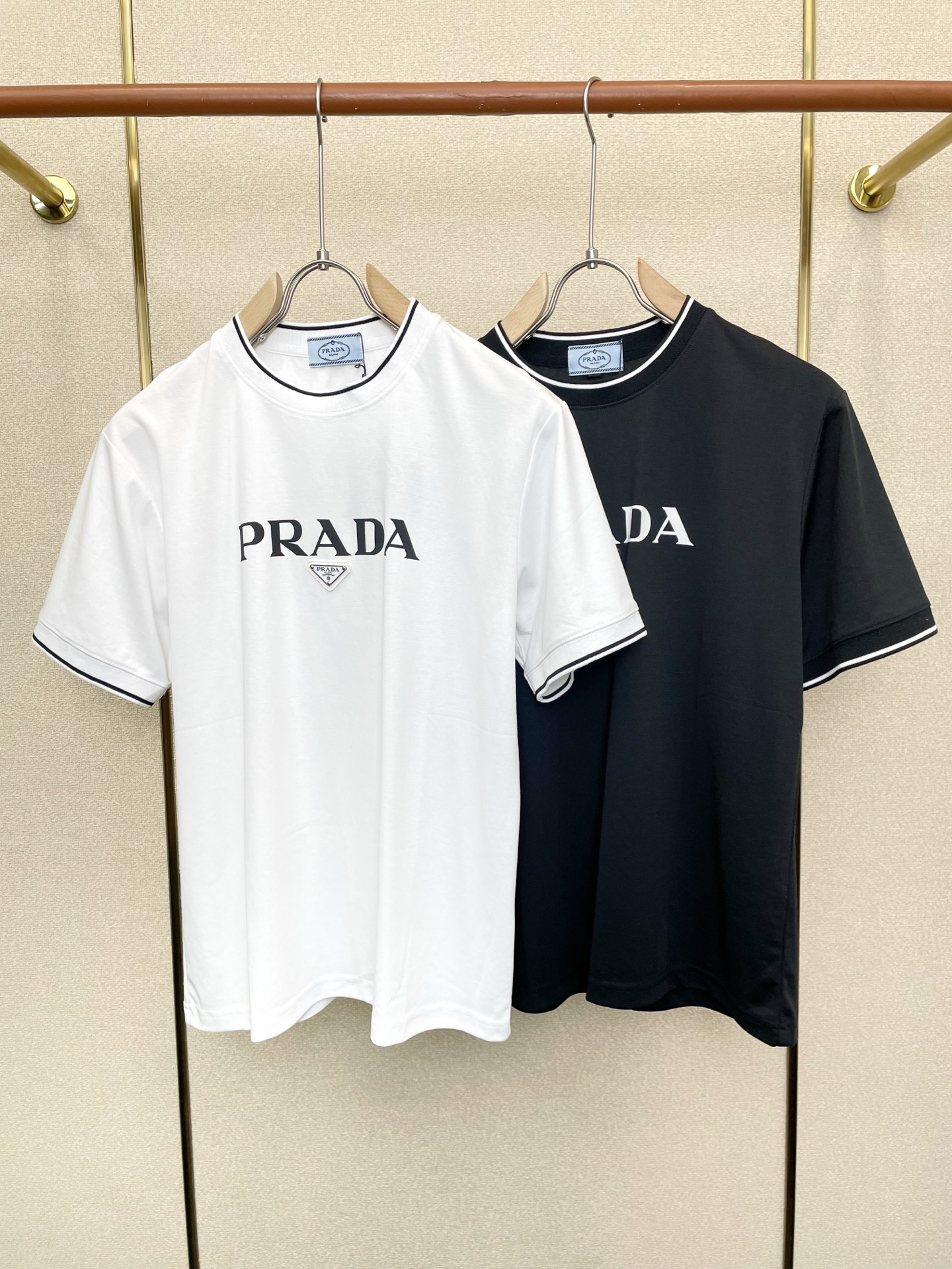 。Prada普拉达💥砸锅卖铁都要上的新款新款原单男士休闲短袖 高端定制 高端版本 时尚百搭爆款⚠️⚠️✨