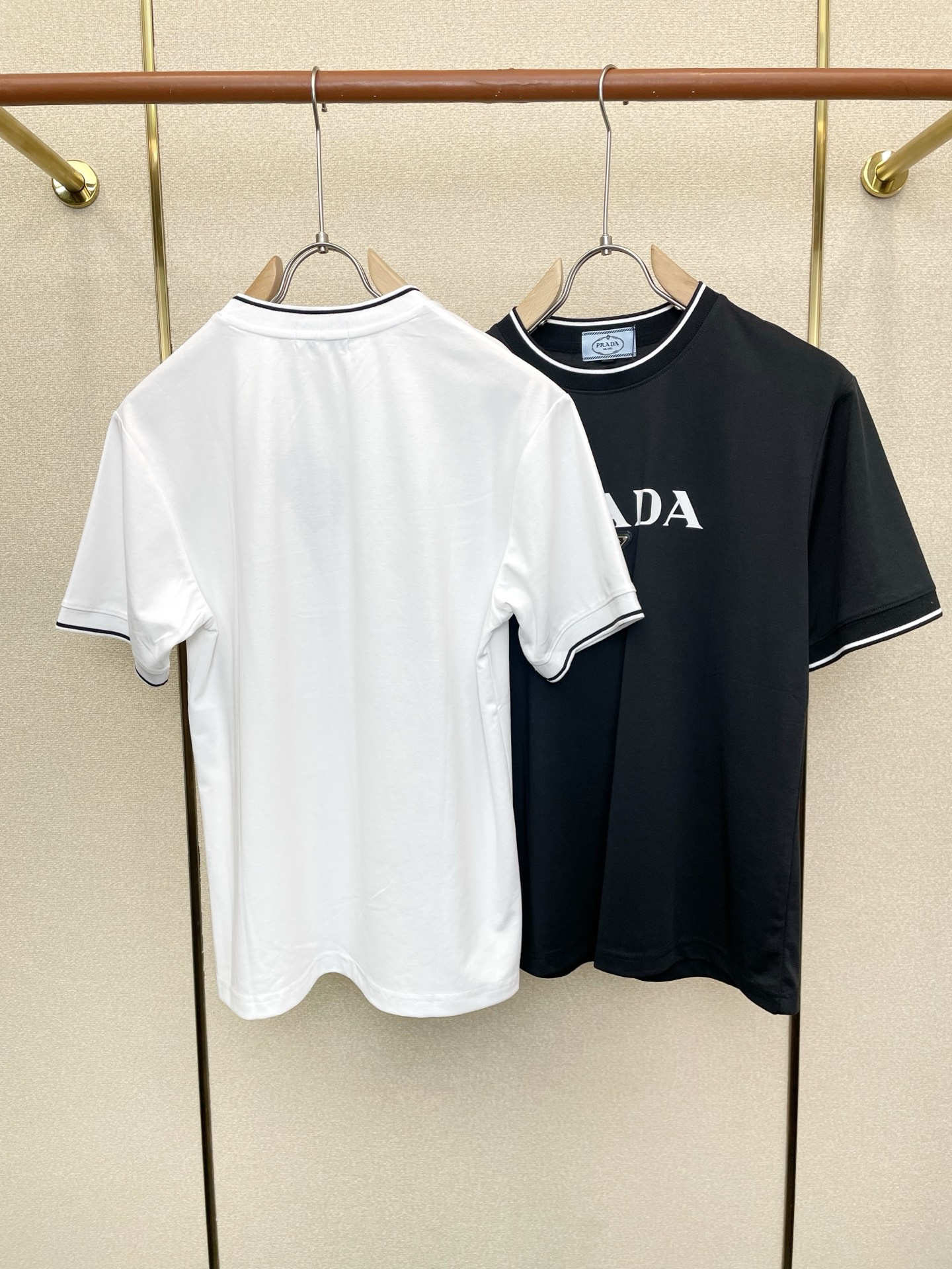 。Prada普拉达💥砸锅卖铁都要上的新款新款原单男士休闲短袖 高端定制 高端版本 时尚百搭爆款⚠️⚠️✨