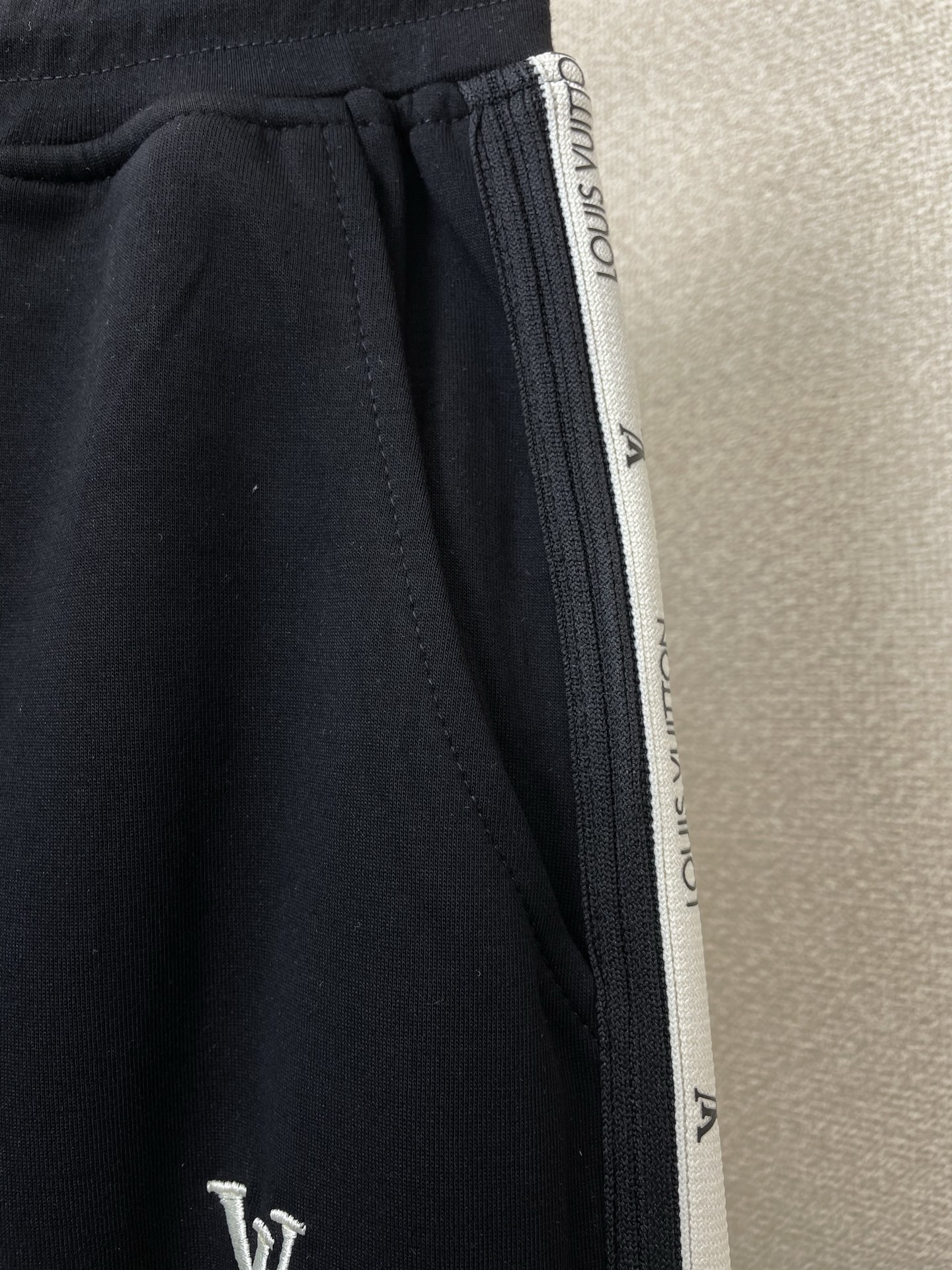 /套。Louis Vuitton路易威登💥砸锅卖铁都要上的新款新款专柜同款短袖套装，高级感满满！细节精致