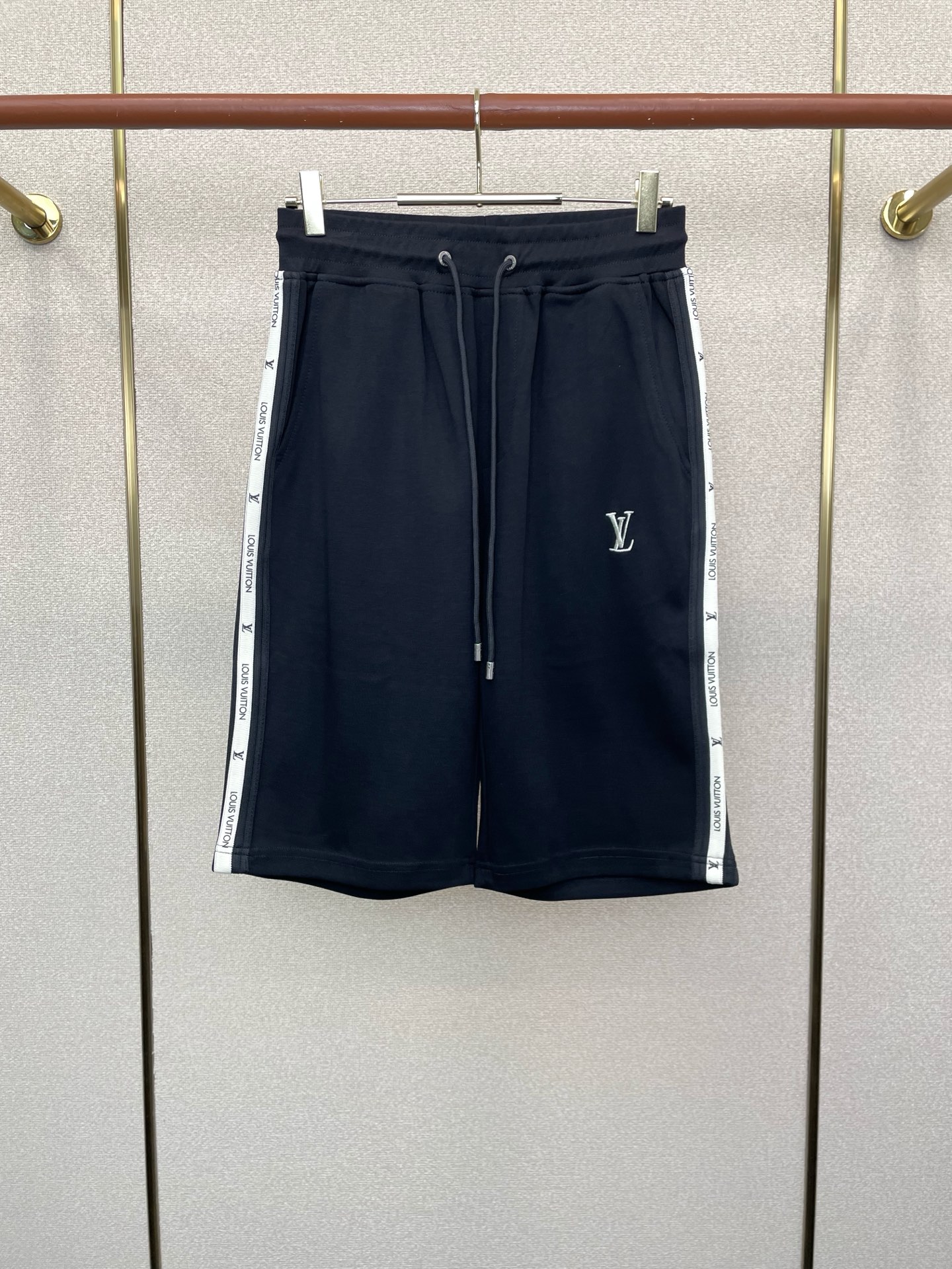 /套。Louis Vuitton路易威登💥砸锅卖铁都要上的新款新款专柜同款短袖套装，高级感满满！细节精致