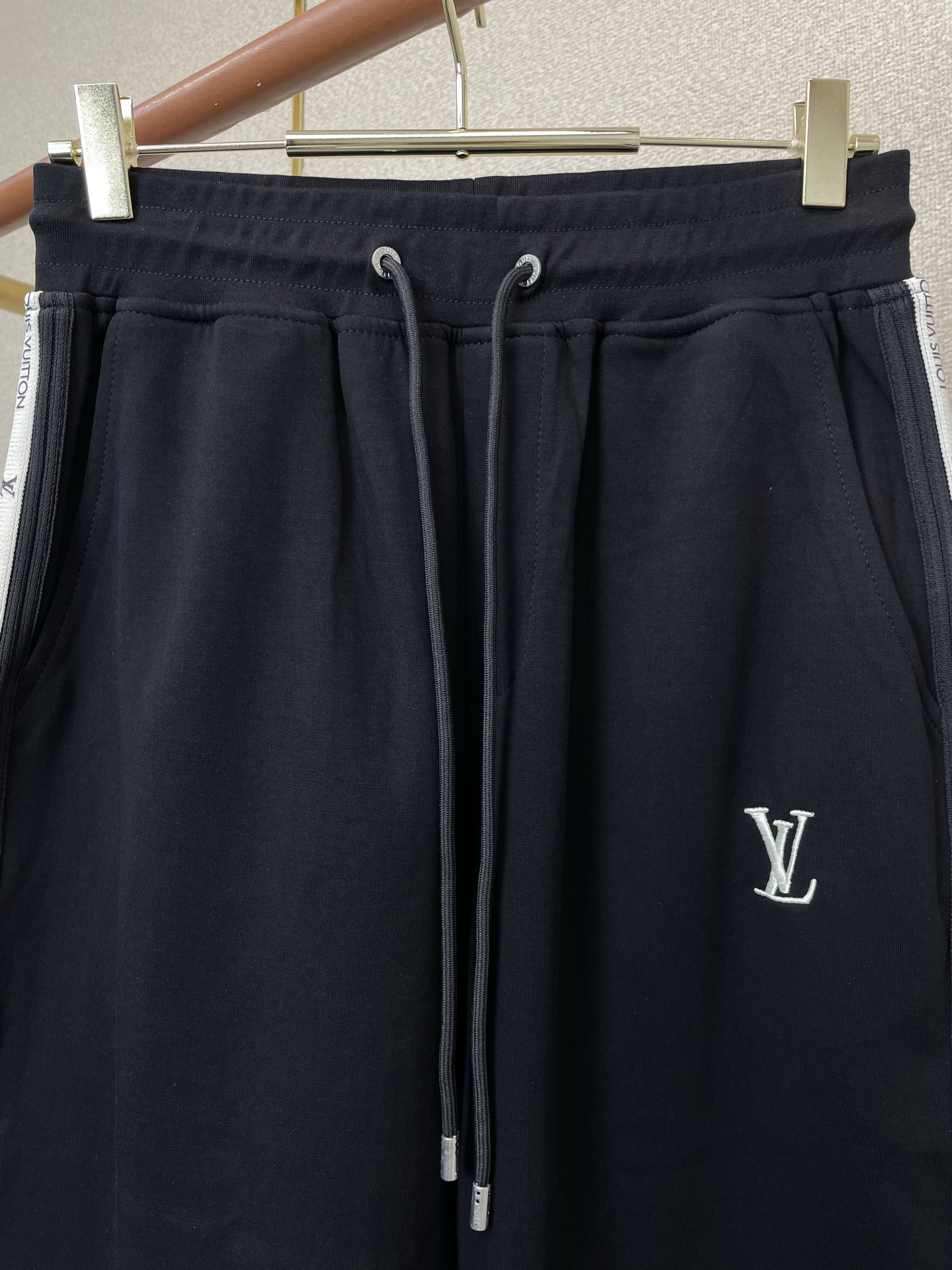 /套。Louis Vuitton路易威登💥砸锅卖铁都要上的新款新款专柜同款短袖套装，高级感满满！细节精致