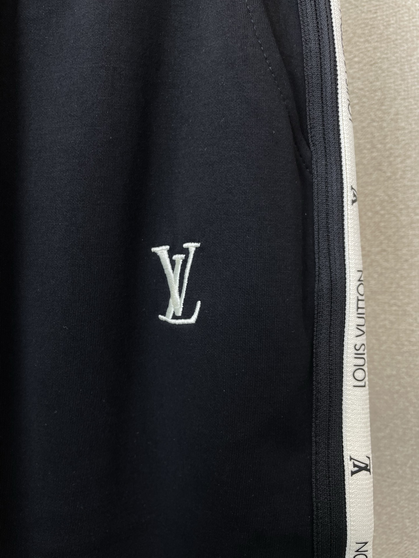 /套。Louis Vuitton路易威登💥砸锅卖铁都要上的新款新款专柜同款短袖套装，高级感满满！细节精致