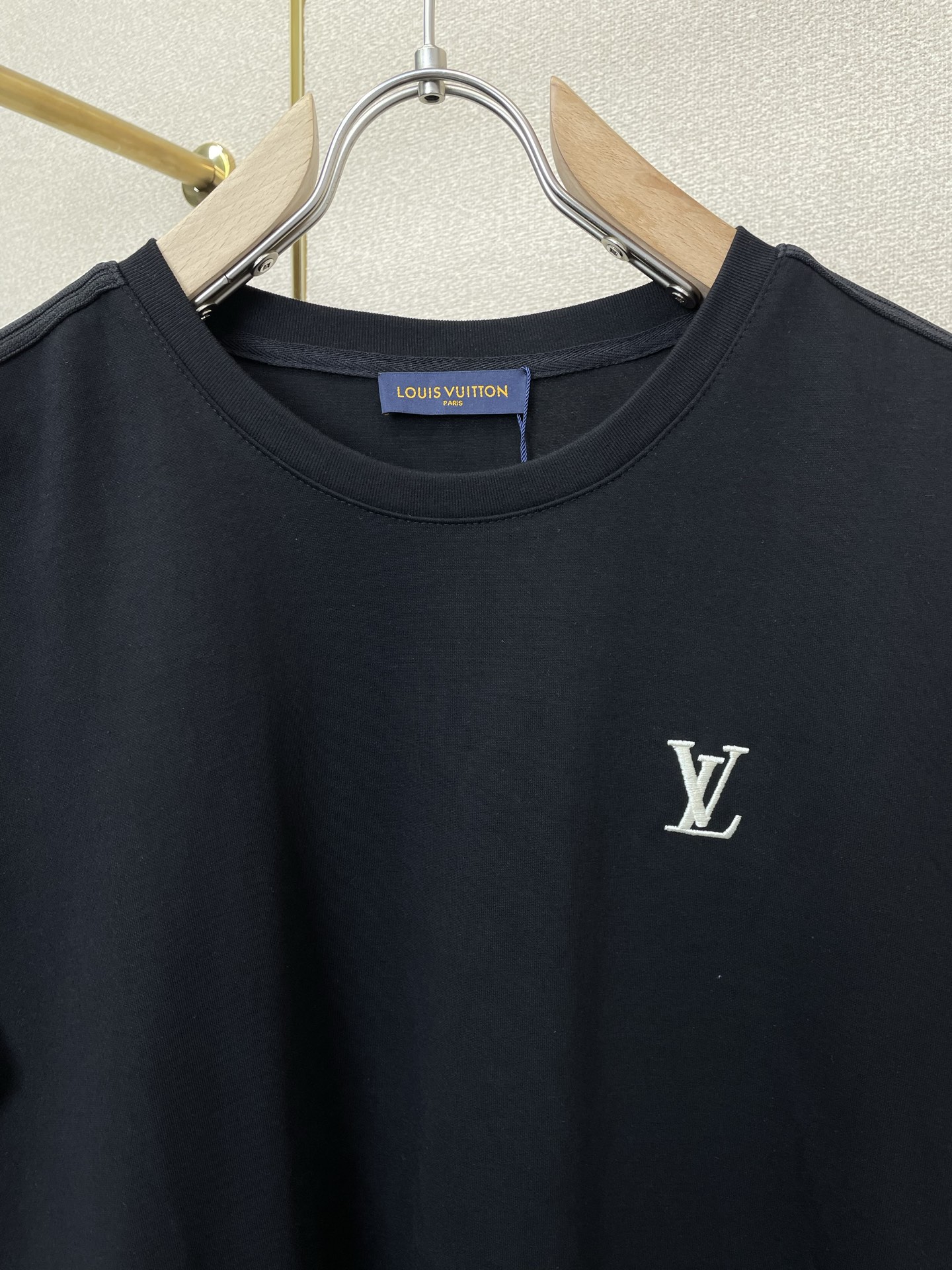 /套。Louis Vuitton路易威登💥砸锅卖铁都要上的新款新款专柜同款短袖套装，高级感满满！细节精致