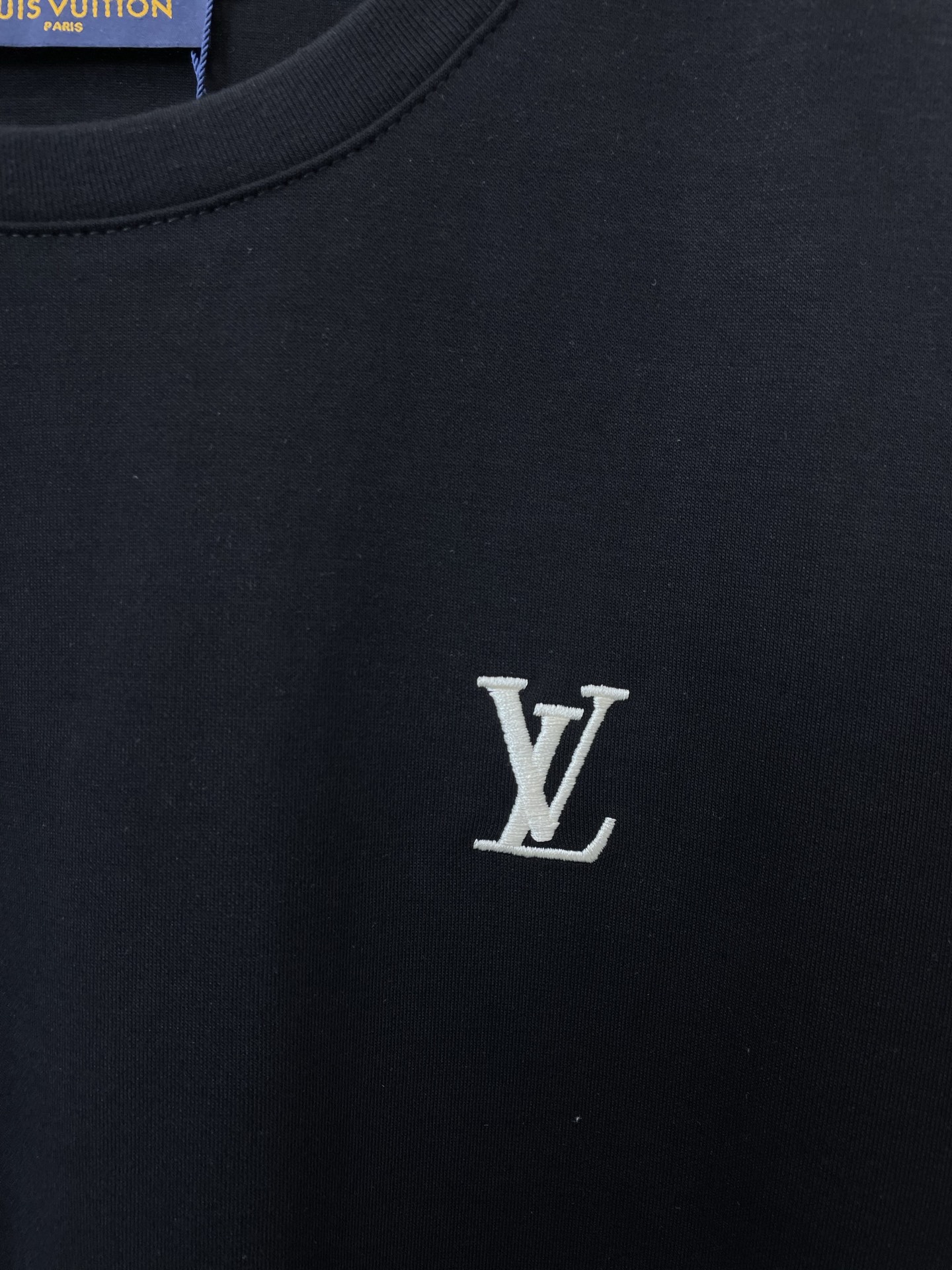 /套。Louis Vuitton路易威登💥砸锅卖铁都要上的新款新款专柜同款短袖套装，高级感满满！细节精致