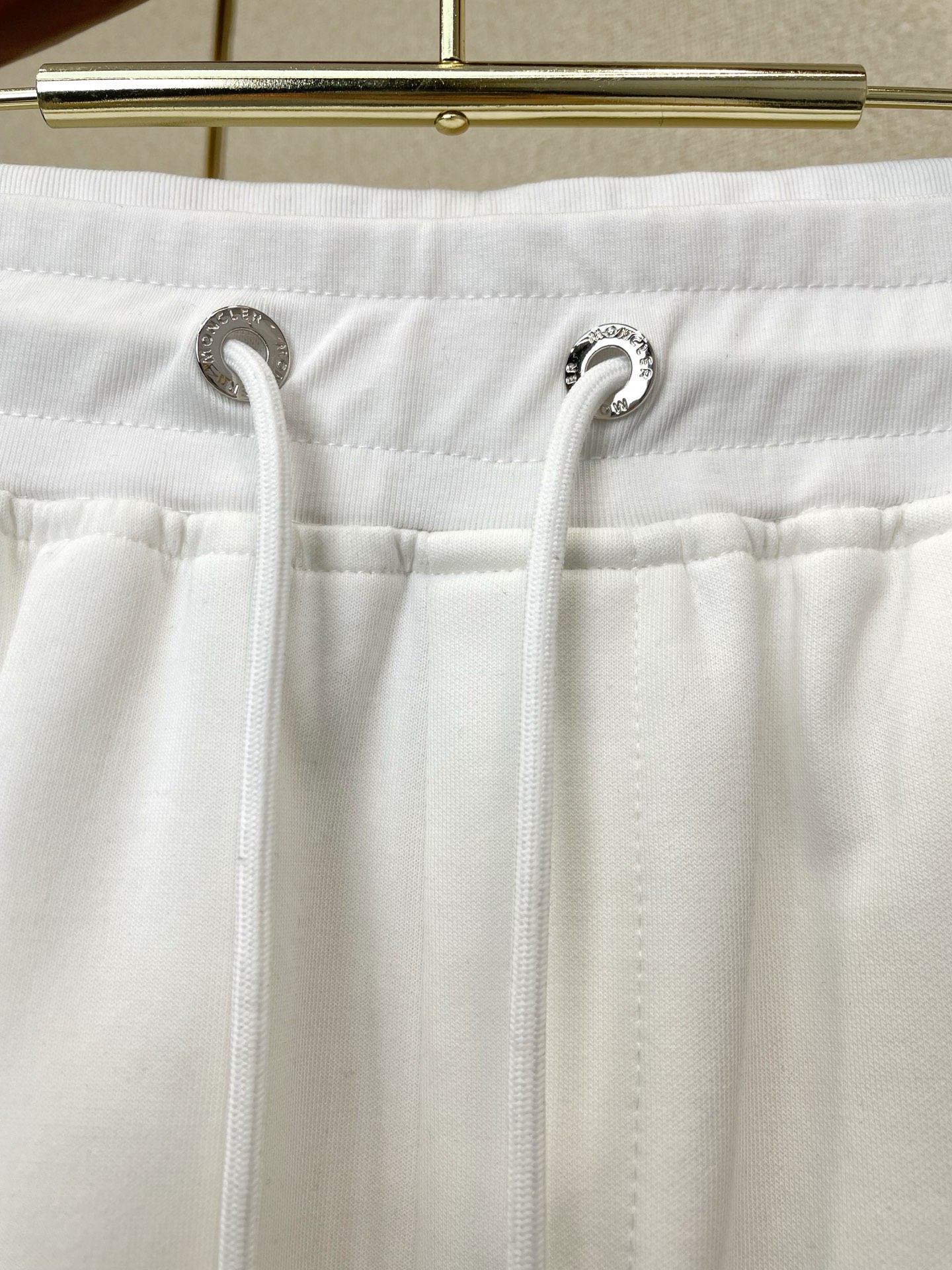 /套。Moncler蒙口💥砸锅卖铁都要上的新款新款专柜同款短袖套装，高级感满满！细节精致高档，做工无可挑