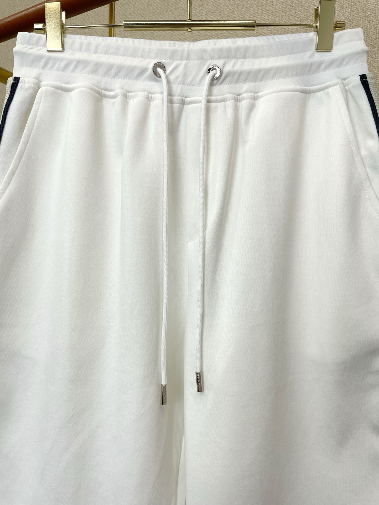 /套。Moncler蒙口💥砸锅卖铁都要上的新款新款专柜同款短袖套装，高级感满满！细节精致高档，做工无可挑