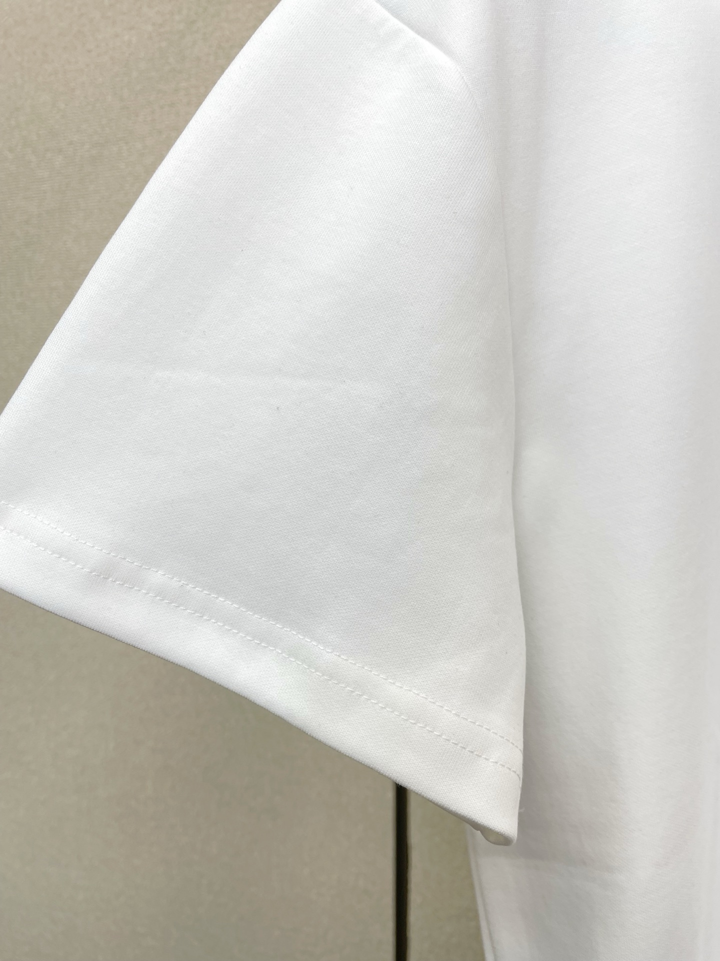 /套。Moncler蒙口💥砸锅卖铁都要上的新款新款专柜同款短袖套装，高级感满满！细节精致高档，做工无可挑