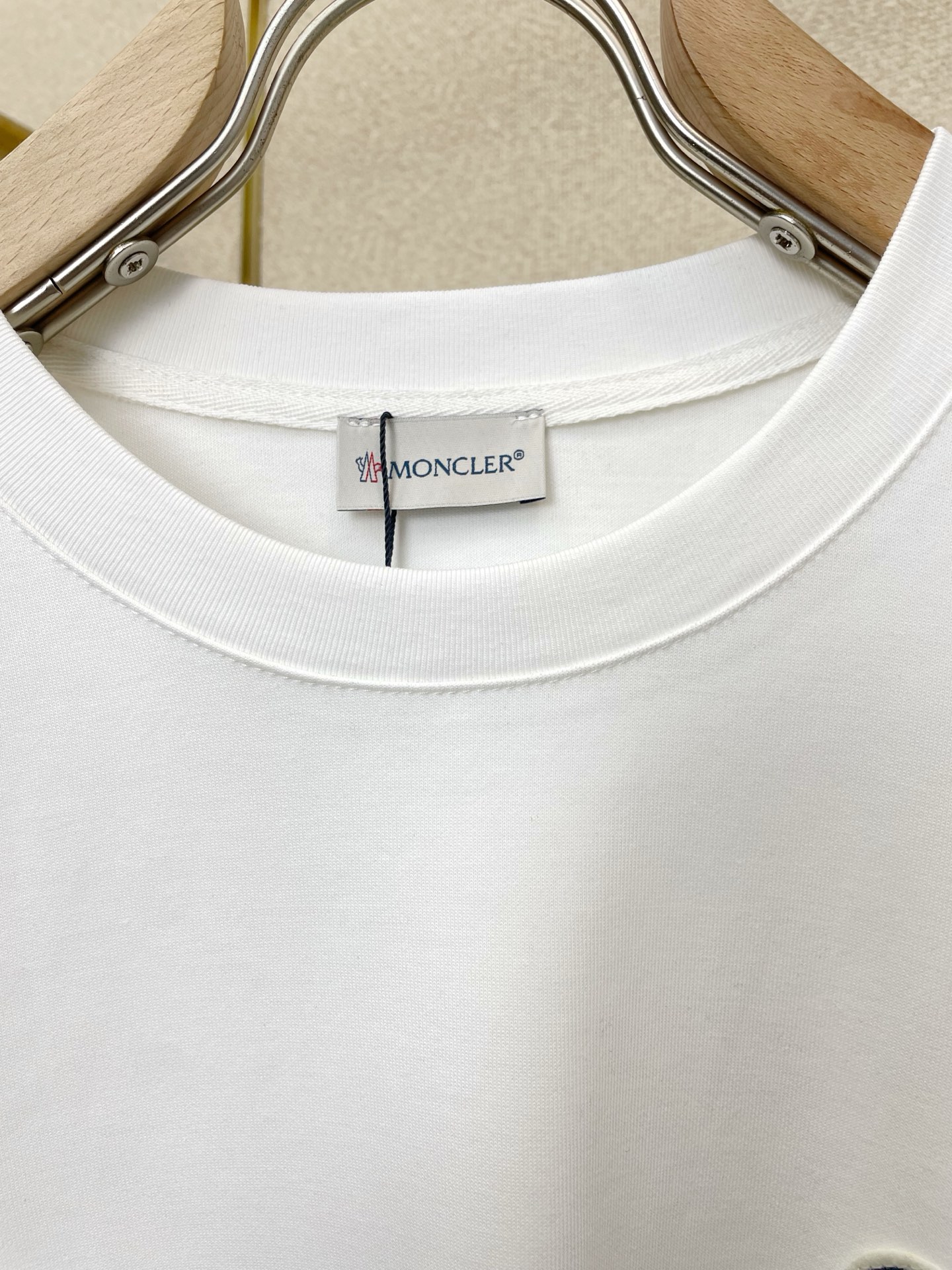 /套。Moncler蒙口💥砸锅卖铁都要上的新款新款专柜同款短袖套装，高级感满满！细节精致高档，做工无可挑