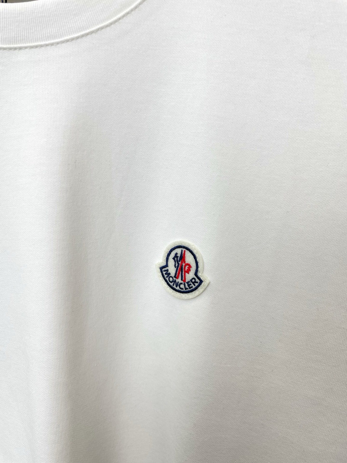 /套。Moncler蒙口💥砸锅卖铁都要上的新款新款专柜同款短袖套装，高级感满满！细节精致高档，做工无可挑