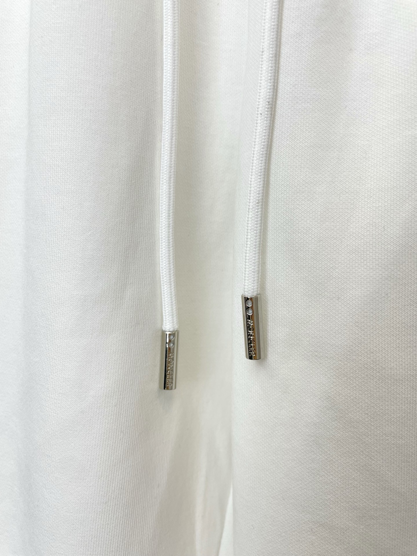 /套。Moncler蒙口💥砸锅卖铁都要上的新款新款专柜同款短袖套装，高级感满满！细节精致高档，做工无可挑