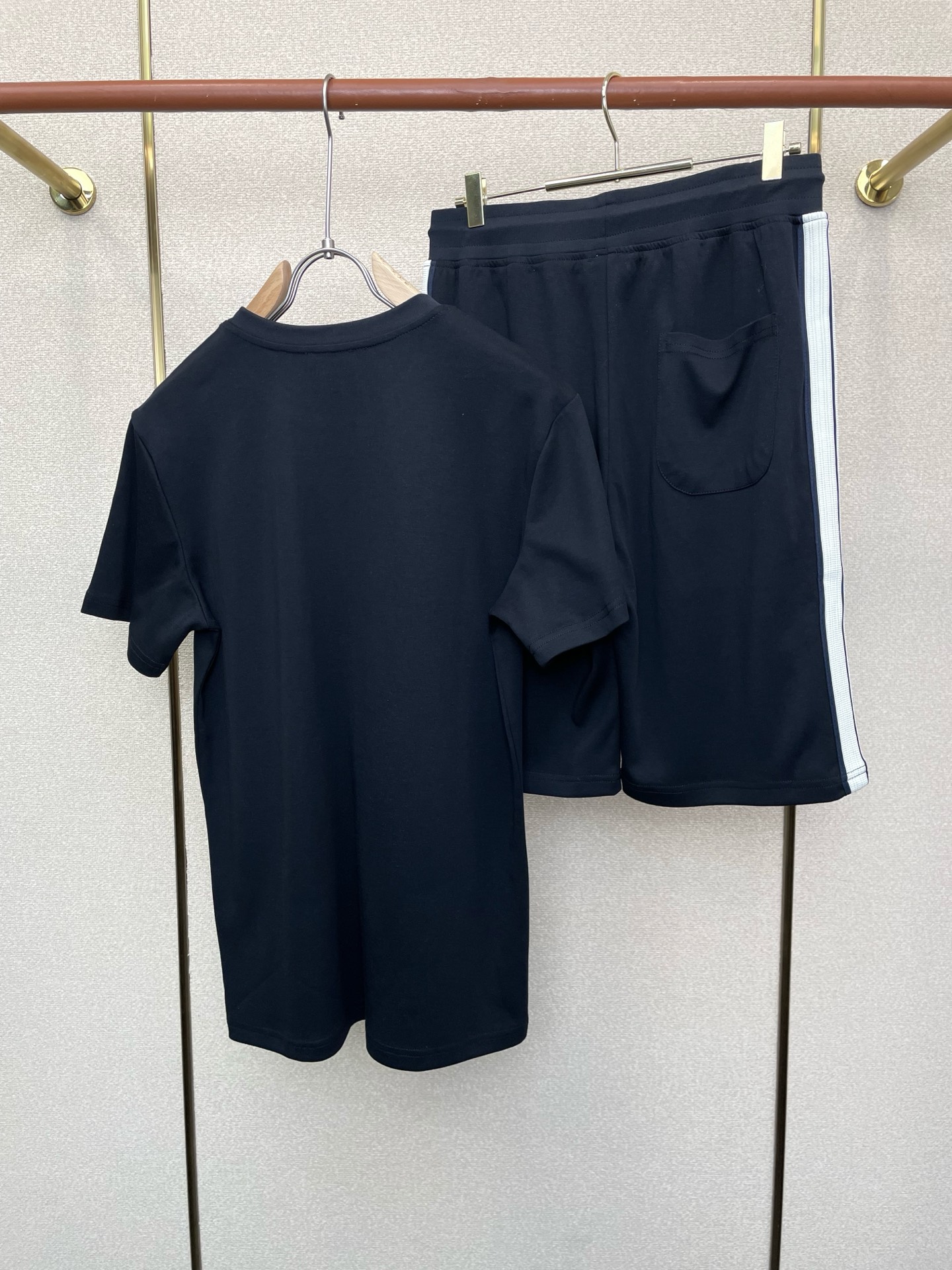 /套。Moncler蒙口💥砸锅卖铁都要上的新款新款专柜同款短袖套装，高级感满满！细节精致高档，做工无可挑