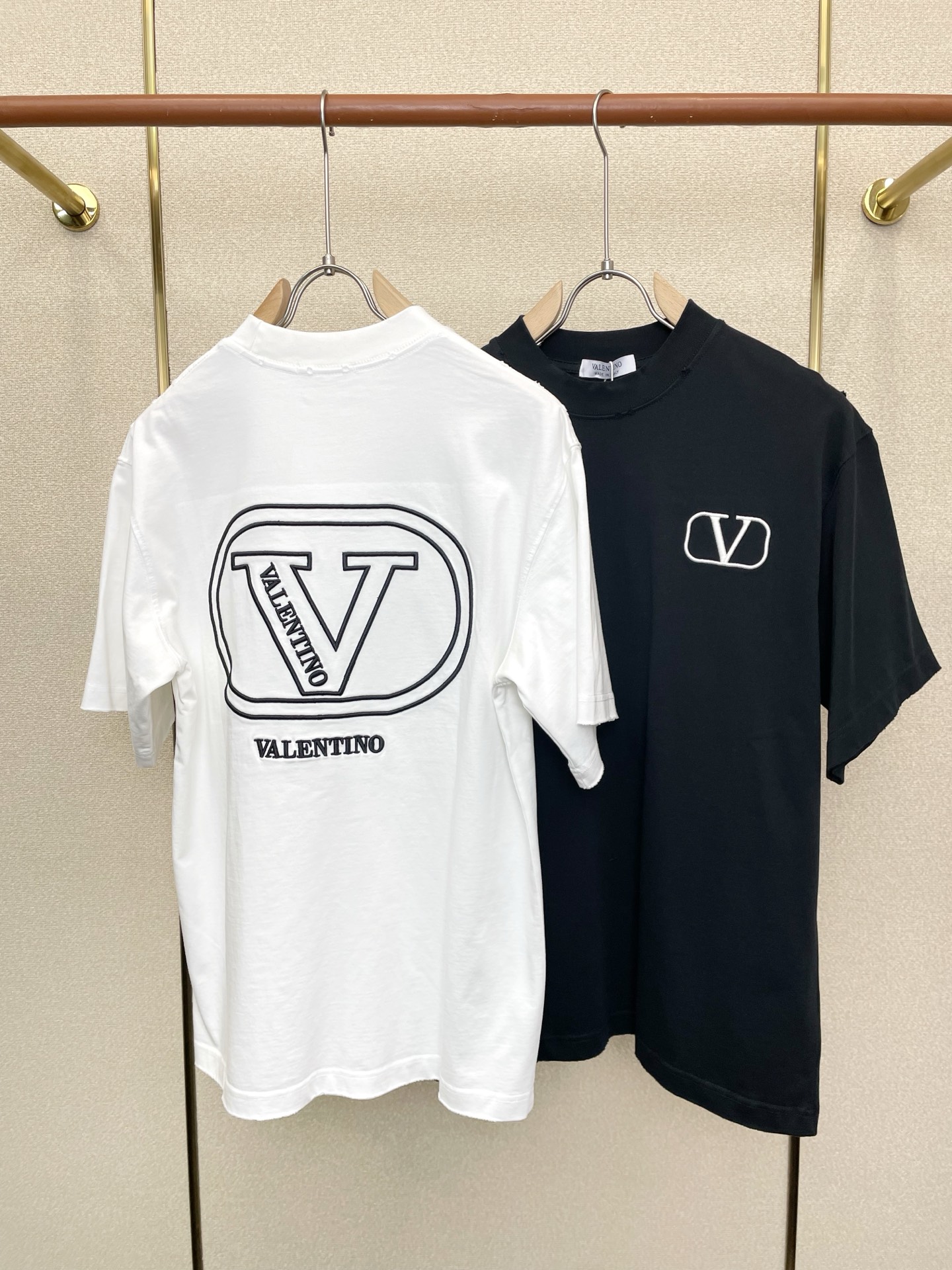 。VALENTINO华伦天奴💥独家专供新款原单男士休闲短袖 高端定制 高端版本 时尚百搭爆款⚠️⚠️✨✨