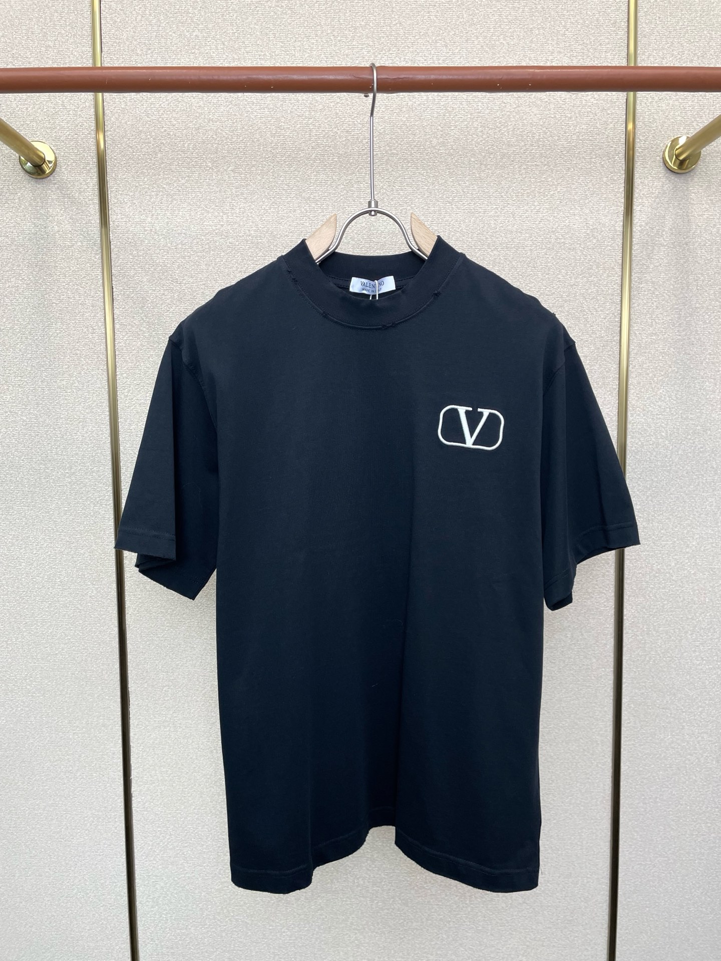。VALENTINO华伦天奴💥独家专供新款原单男士休闲短袖 高端定制 高端版本 时尚百搭爆款⚠️⚠️✨✨