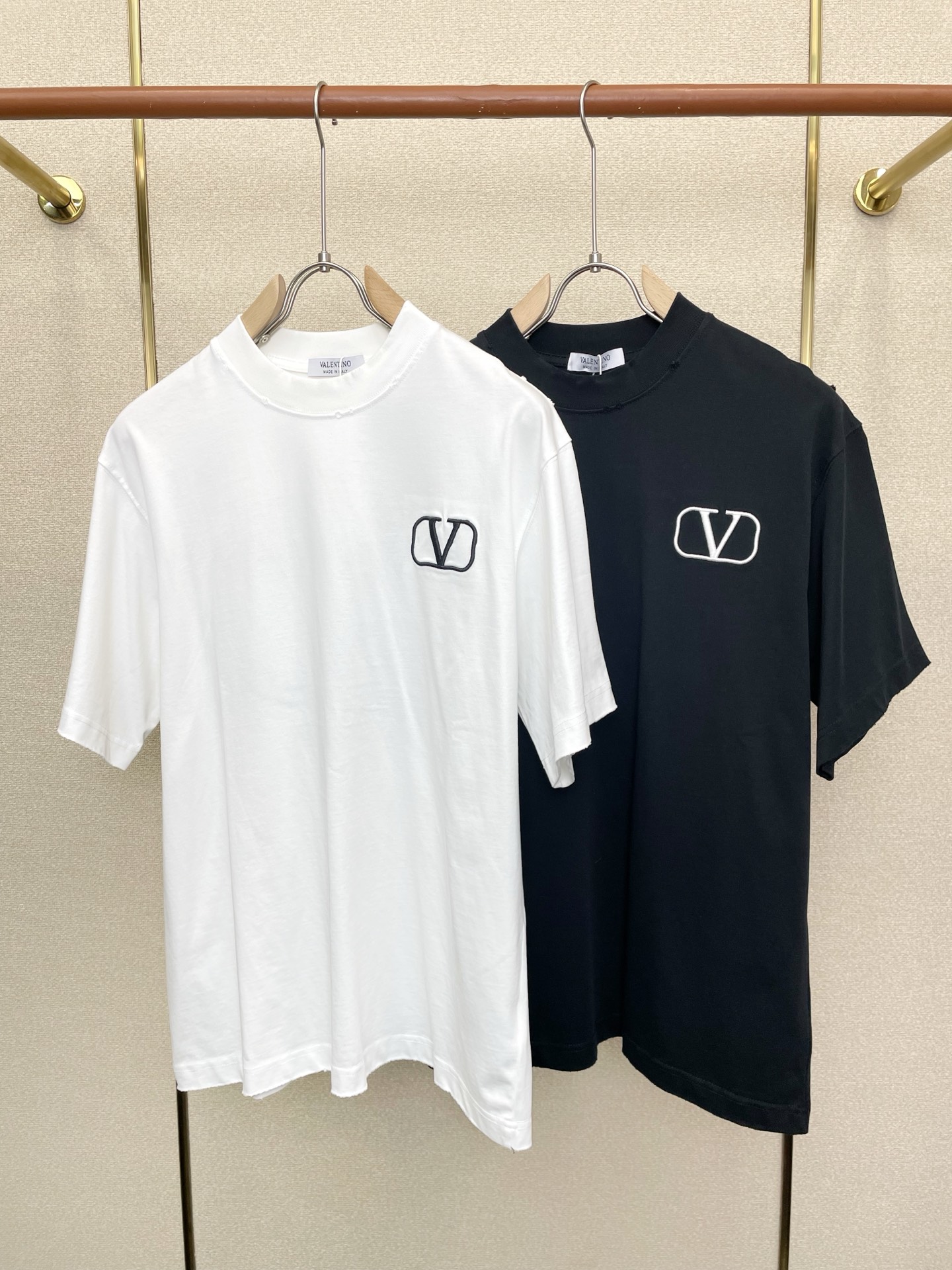 。VALENTINO华伦天奴💥独家专供新款原单男士休闲短袖 高端定制 高端版本 时尚百搭爆款⚠️⚠️✨✨