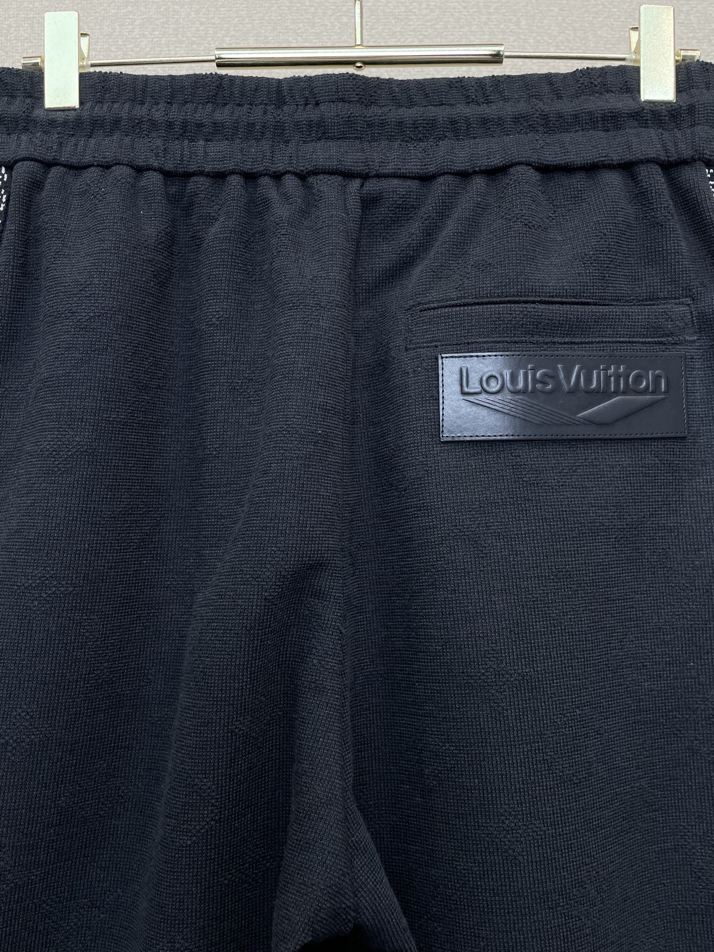 。Louis Vuitton路易威登💥独家专供新款休闲短裤 🩳高端版本！专柜定制面料 透气舒适度高，细节