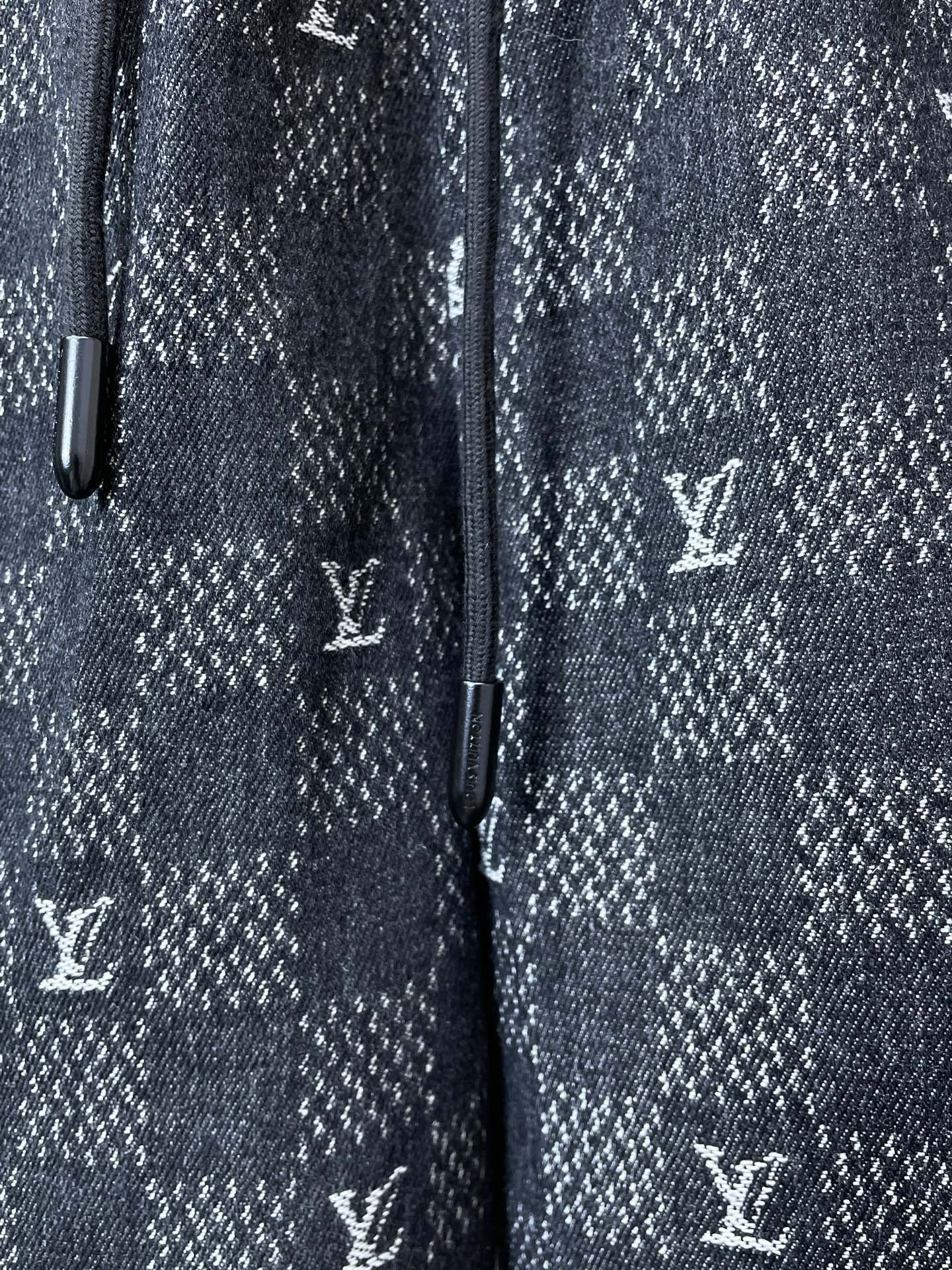 。Louis Vuitton路易威登💥独家专供新款休闲短裤 🩳高端版本！专柜定制面料 透气舒适度高，细节