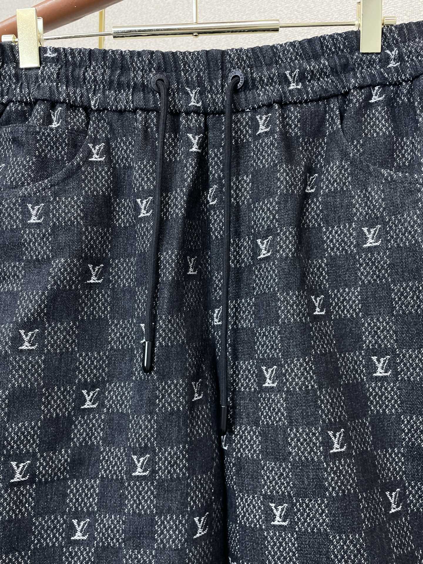 。Louis Vuitton路易威登💥独家专供新款休闲短裤 🩳高端版本！专柜定制面料 透气舒适度高，细节