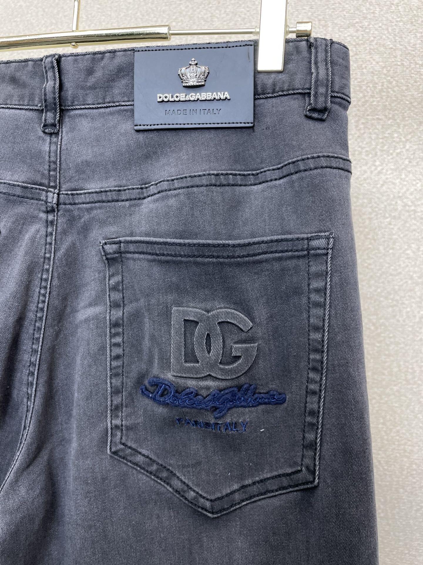 。Dolce&Gabbana杜嘉班纳💥独家专供新款牛仔阔腿裤👖高端版本！专柜定制面料 透气舒适度高，细节