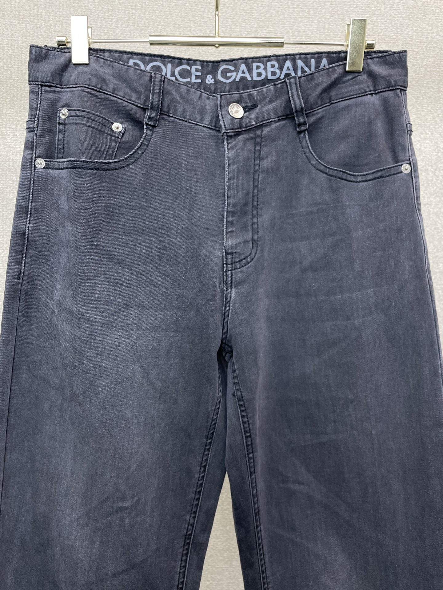 。Dolce&Gabbana杜嘉班纳💥独家专供新款牛仔阔腿裤👖高端版本！专柜定制面料 透气舒适度高，细节